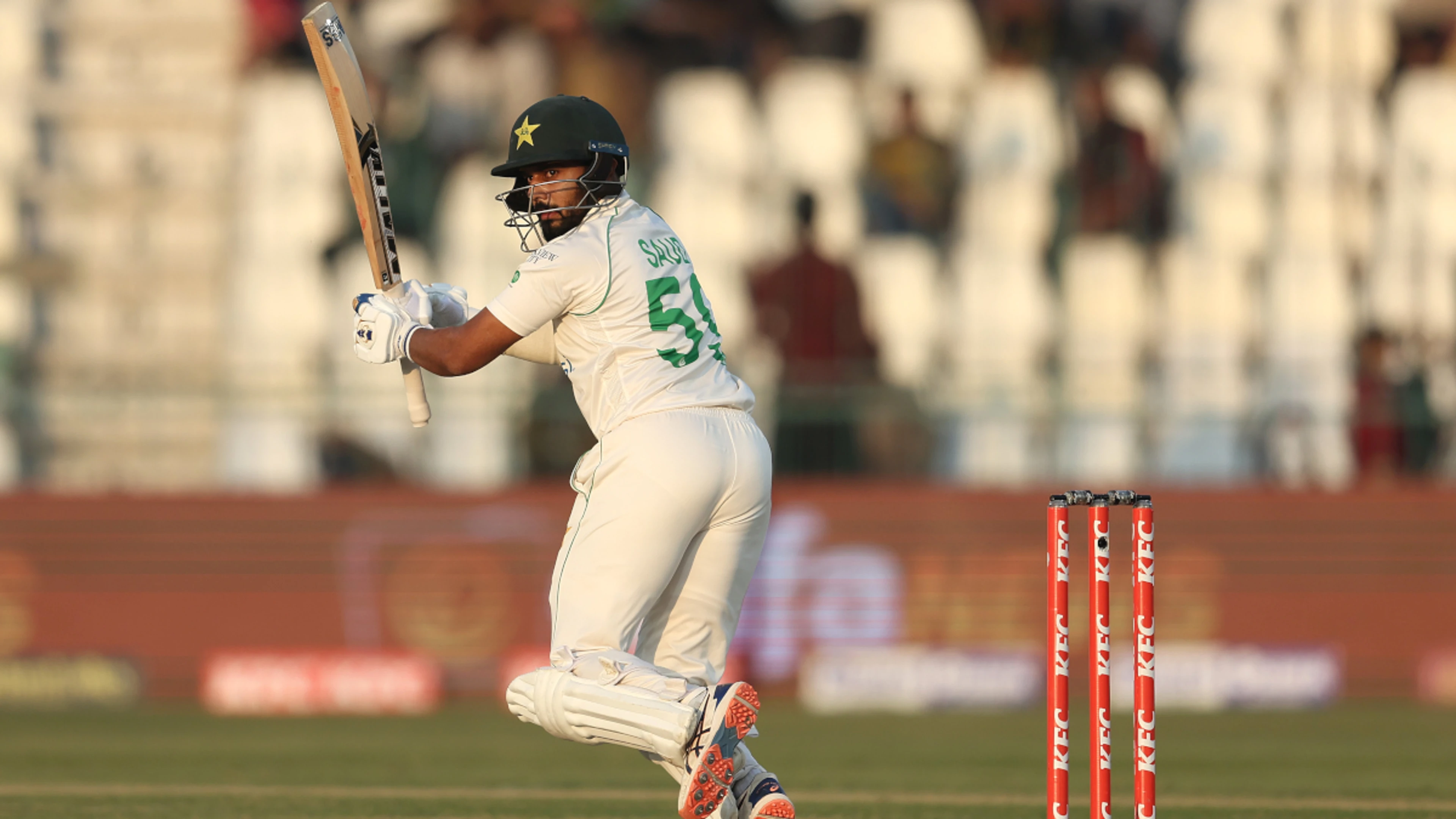 Shakeel, Saud help Pakistan counter Sri Lanka's spin