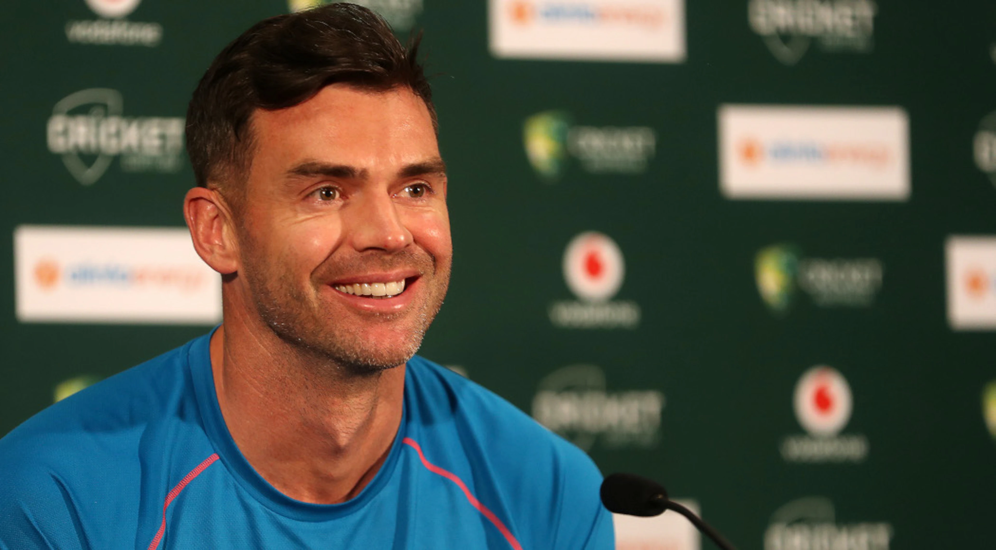 'Fearless' England excite Anderson as India sweat on Rohit