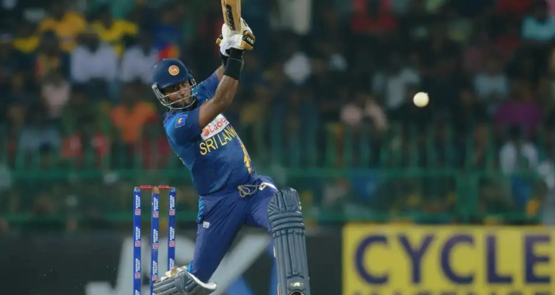 Mathews shines as Sri Lanka pull off last ball win against Zimbabwe