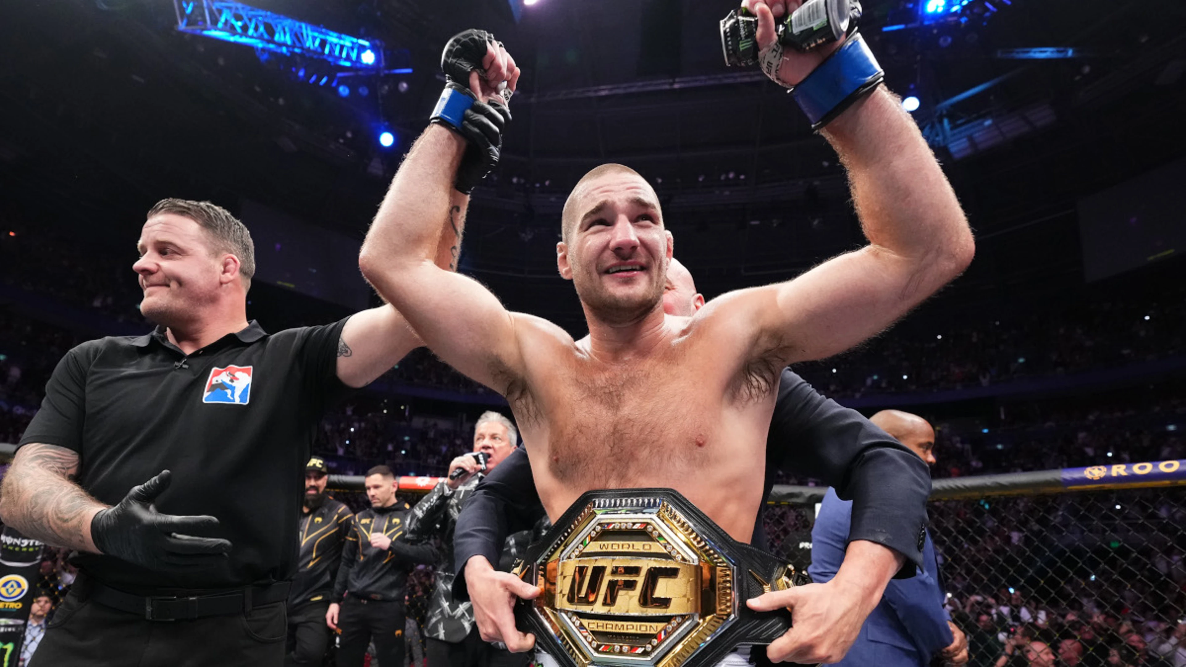 Strickland stuns Adesanya at UFC 293