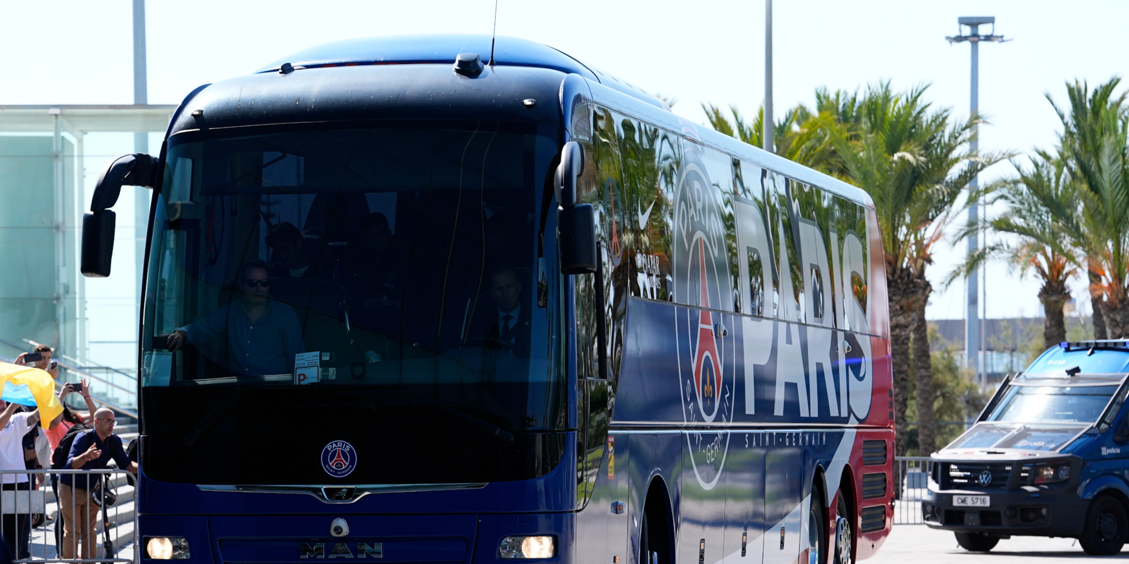 PSG team bus stoned outside Bilbao hotel