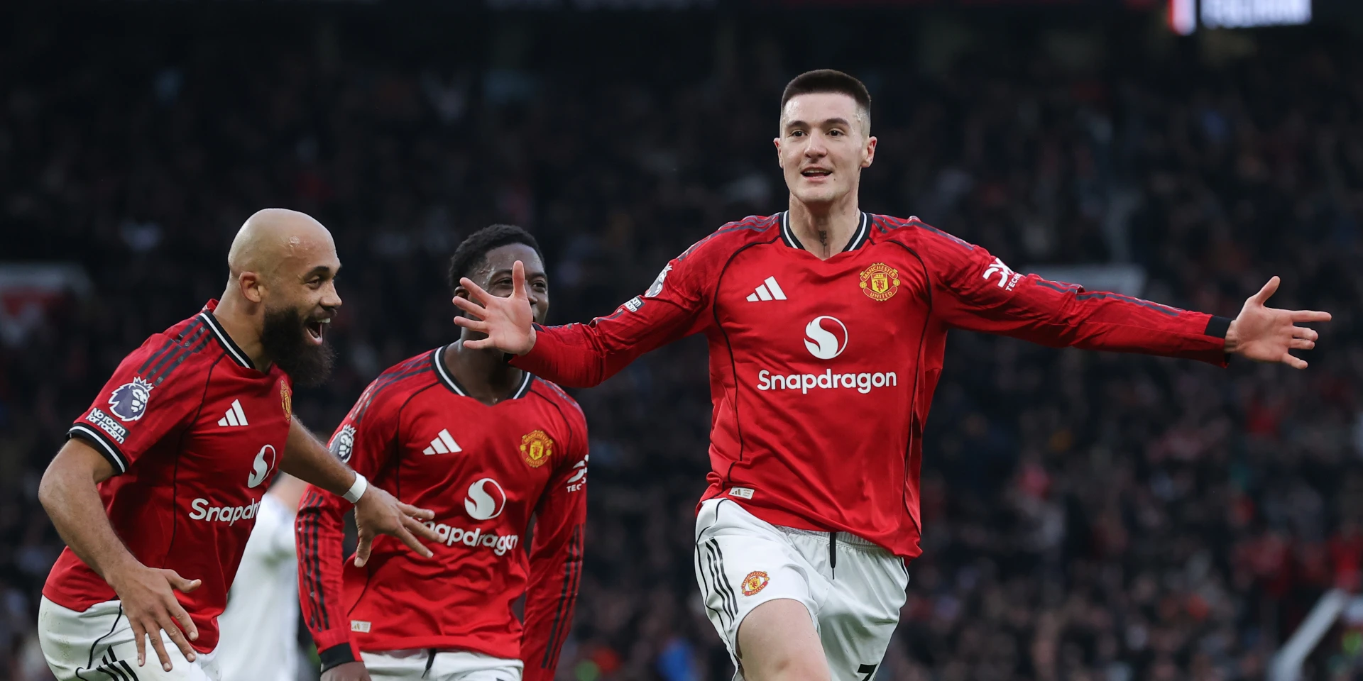 Man Utd strike late as Carrick extends perfect start in Fulham thriller