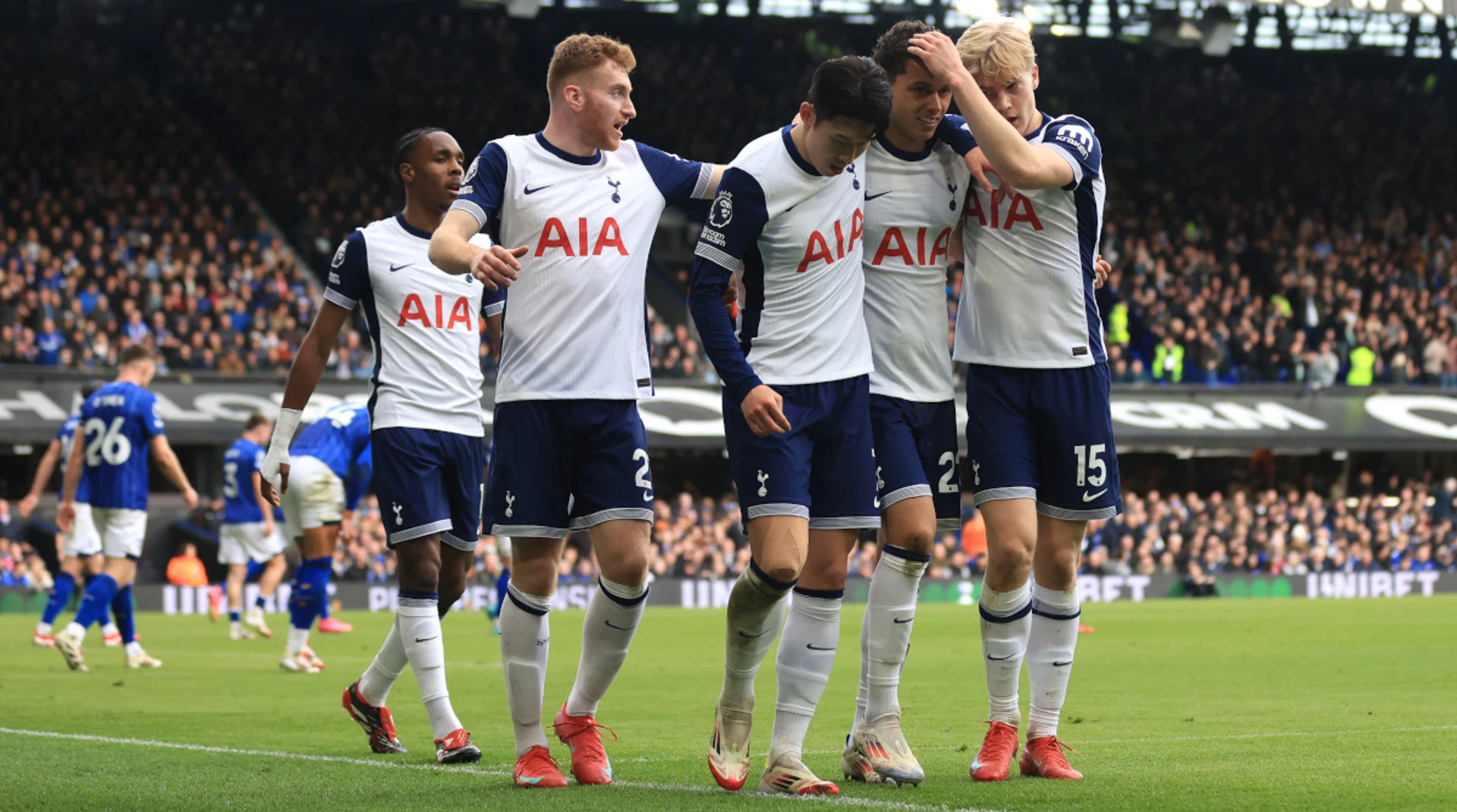 Johnson double helps Spurs to a win at Ipswich