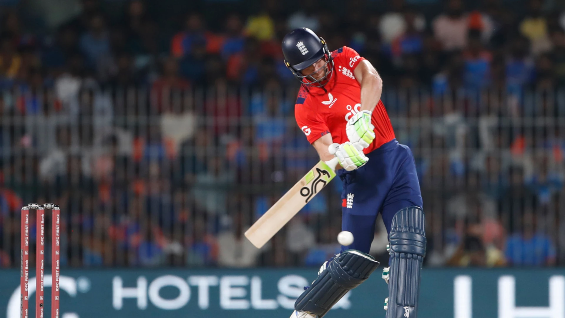 Buttler, Carse lead England to 165-9 in second T20 against India