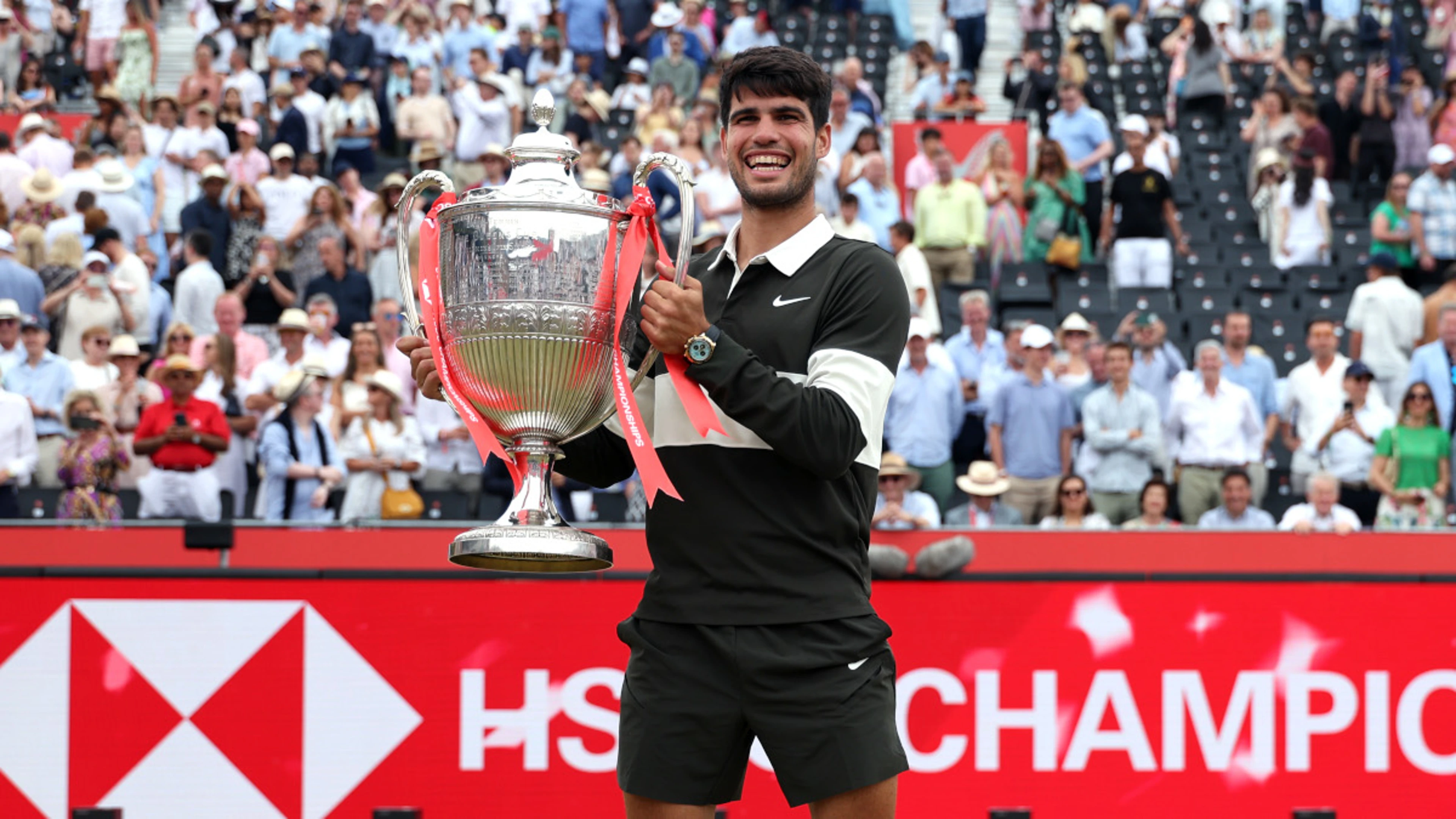 Alcaraz crowned king of Queen's for second time