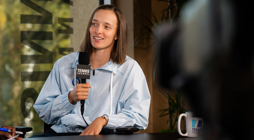 Potapova wrong to wear Moscow's soccer shirt - Swiatek