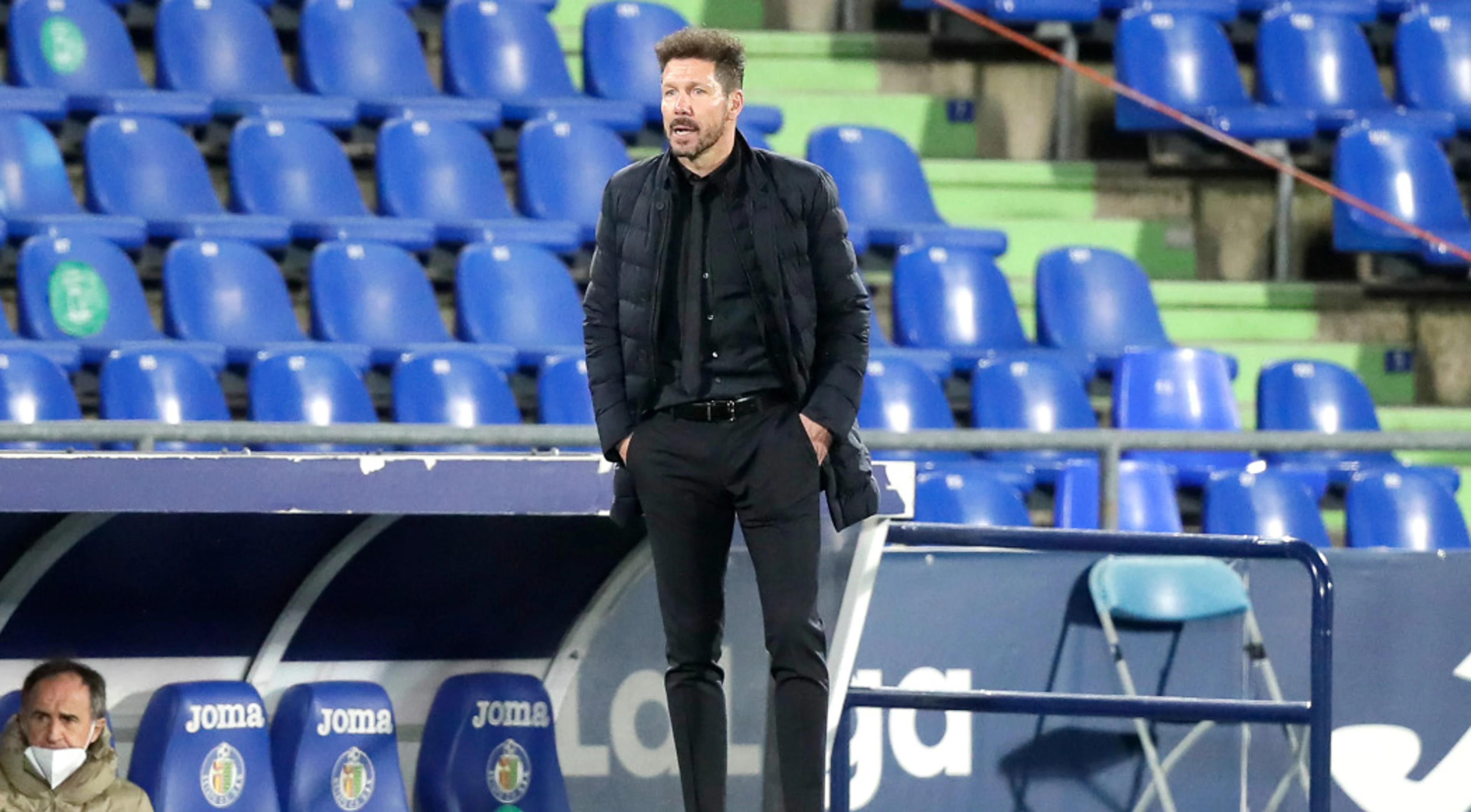 Atletico held by 10-man Getafe as Benzema double saves Real