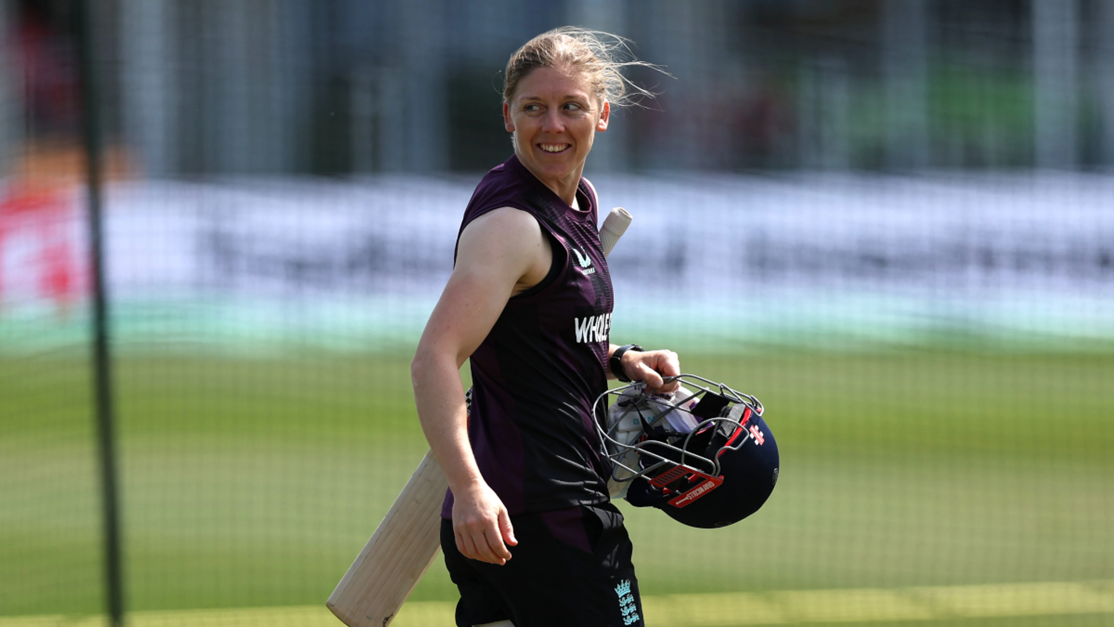 England include ex-skipper Knight in Women's World Cup squad