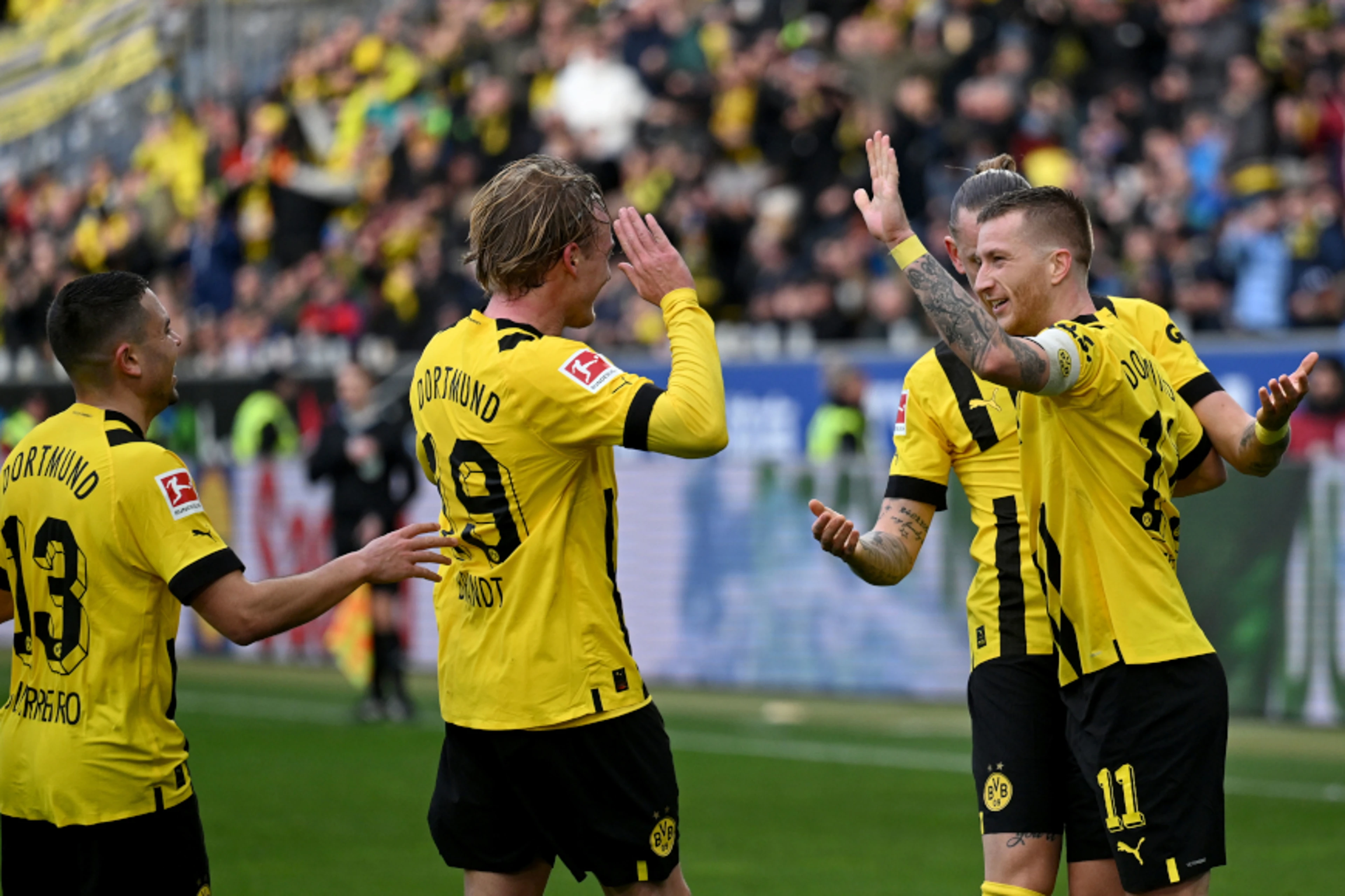 Brandt's back sends Dortmund top of Bundesliga