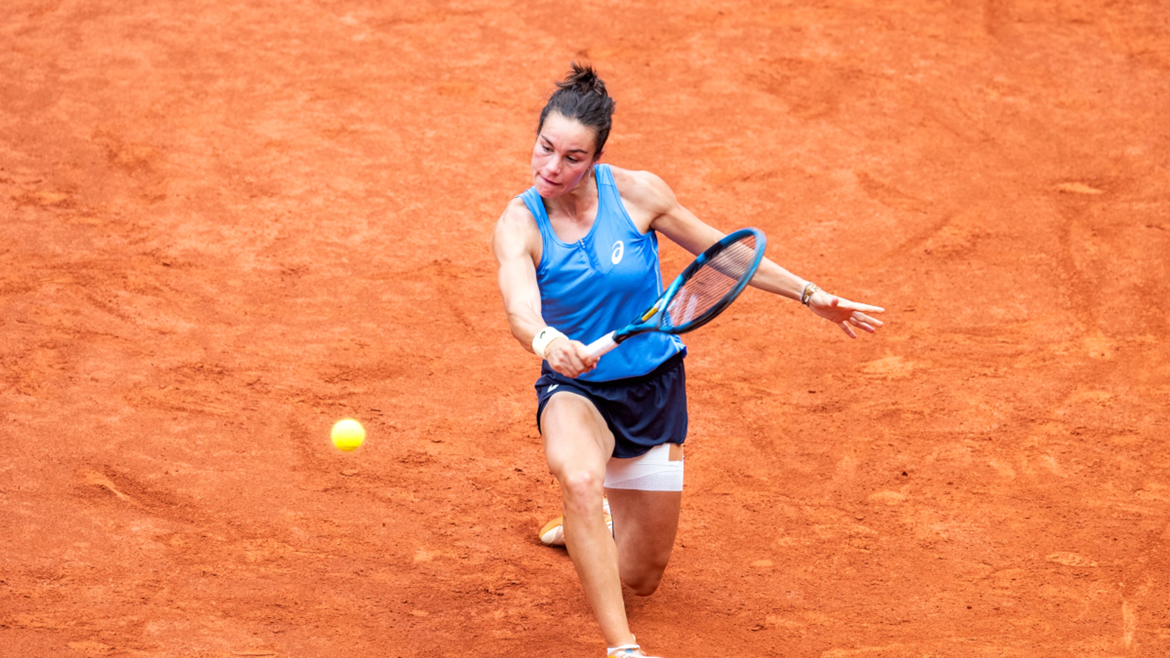 France's Boisson wins maiden WTA title in Hamburg