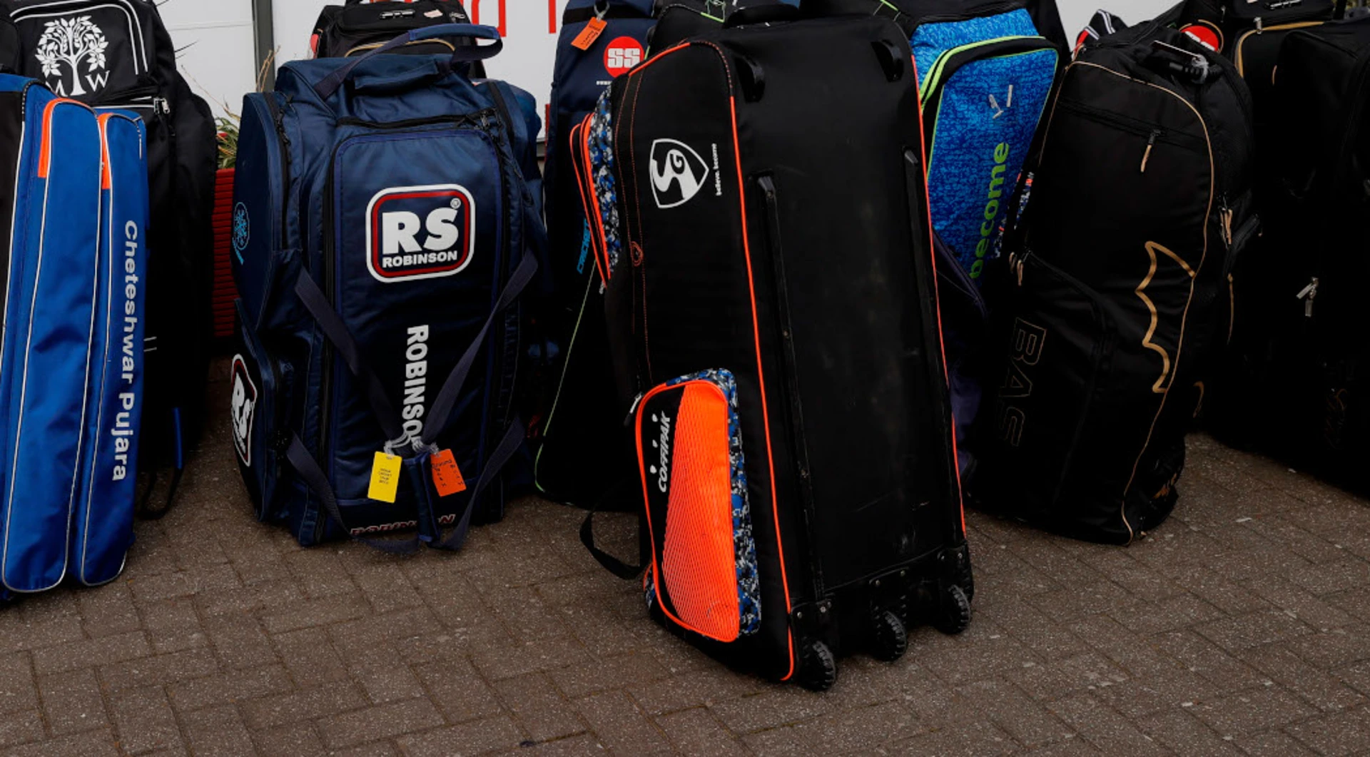 Second T20 held up by team luggage delay