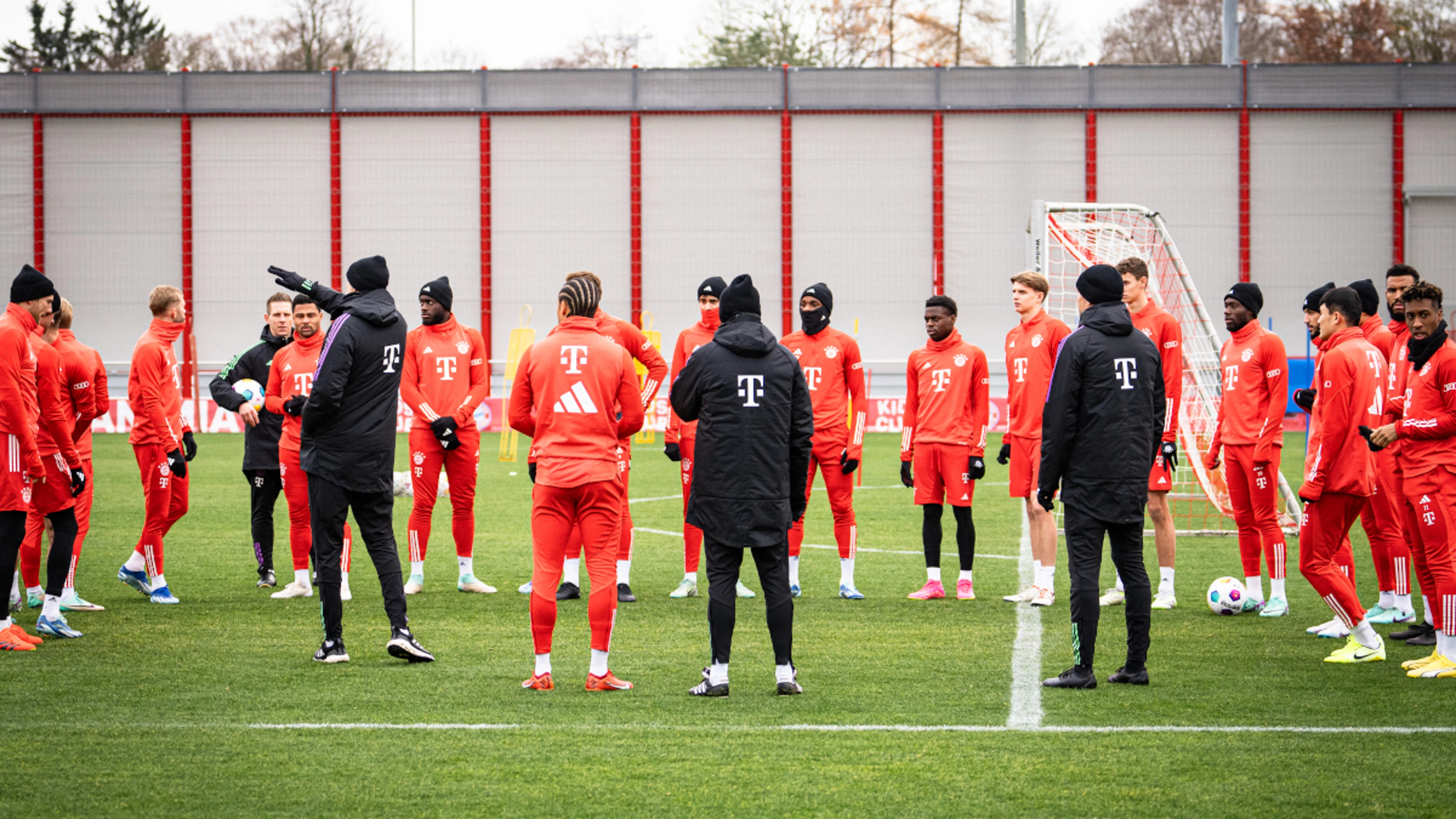 Unbeaten Bayern flying under the radar ahead of visit to Frankfurt