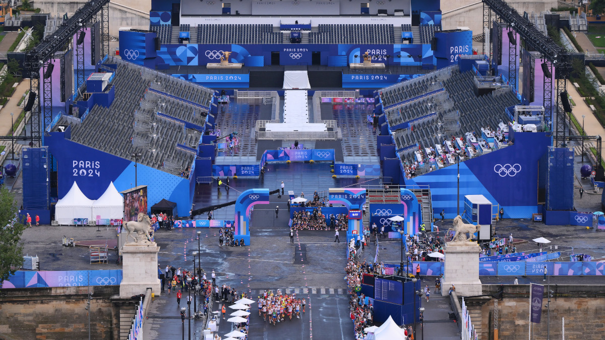 Thunderstorm delays start of Olympic men's race walk