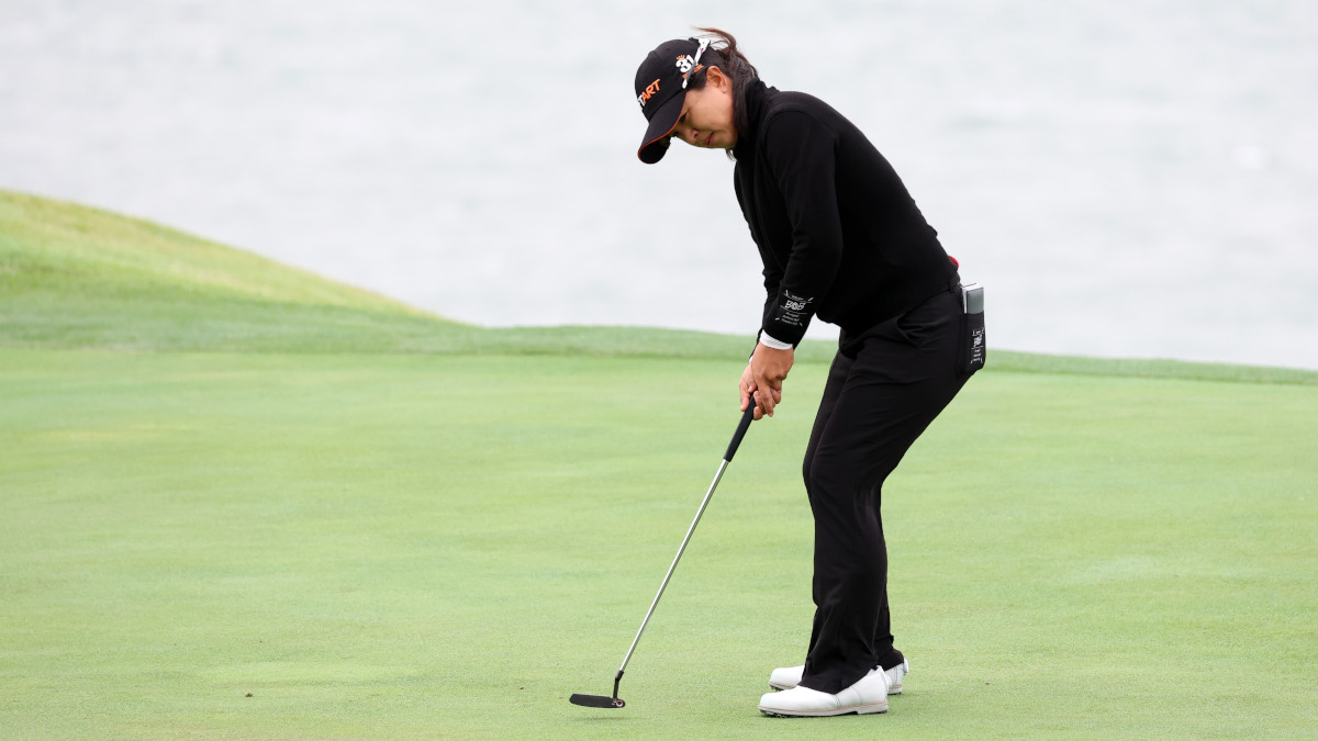Buoyed by late eagle, Sei Young Kim stays atop BMW Ladies