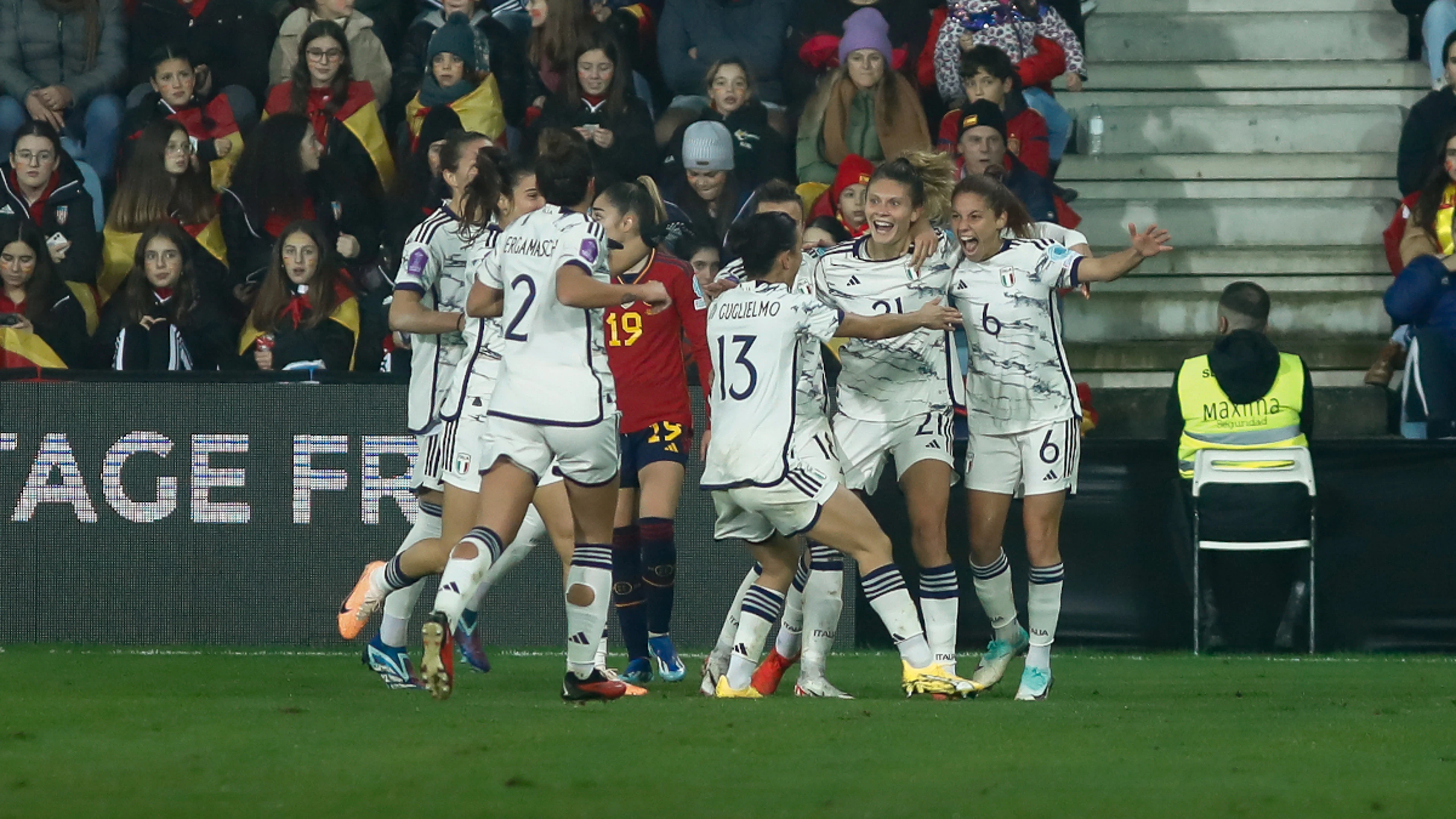 Italy script Spain's first loss since World Cup win