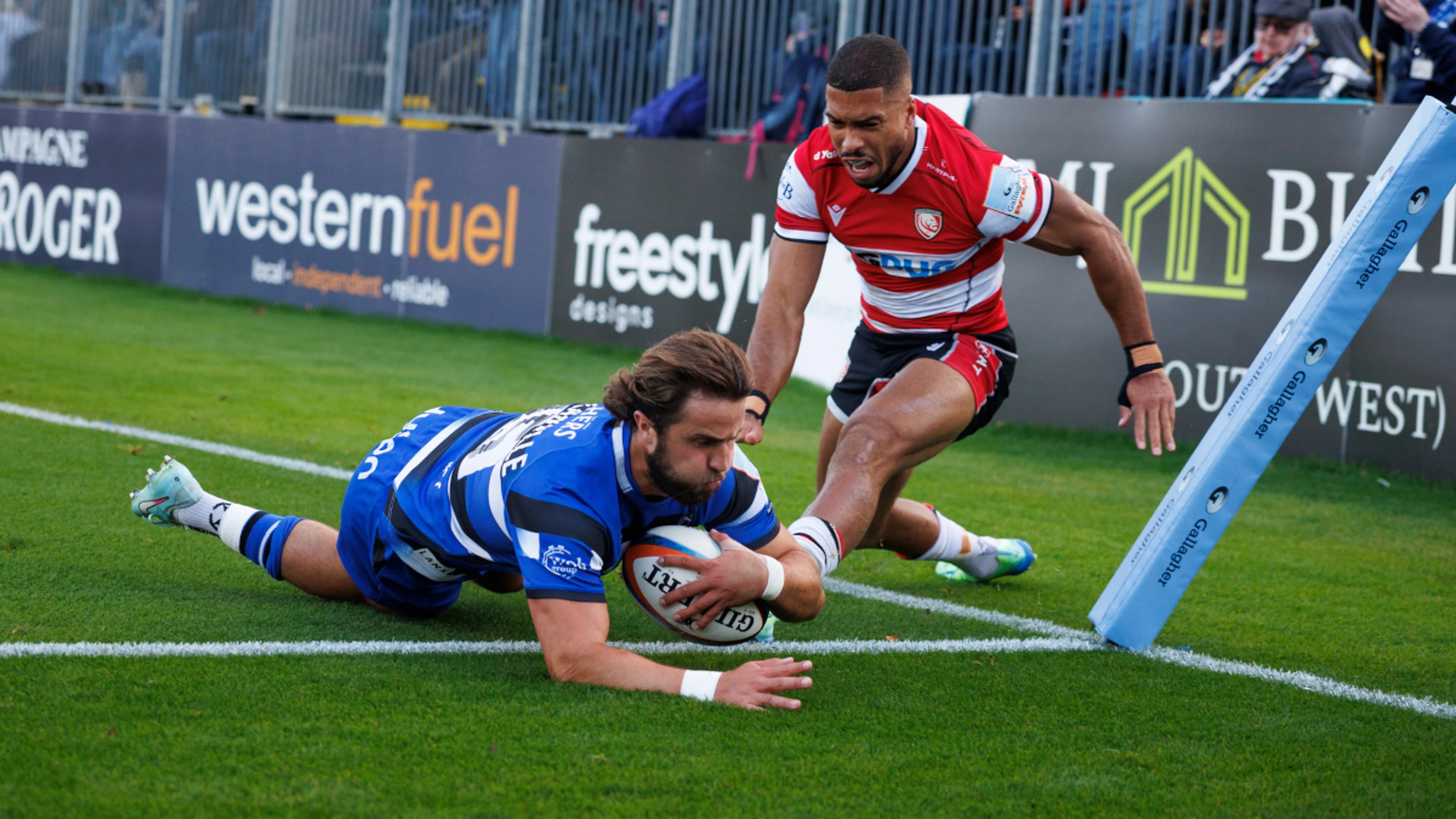 Prem champions Bath beat Gloucester to stay perfect
