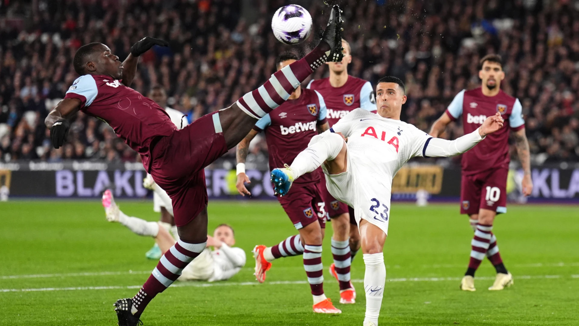 Spurs' top four hopes dented in draw at West Ham