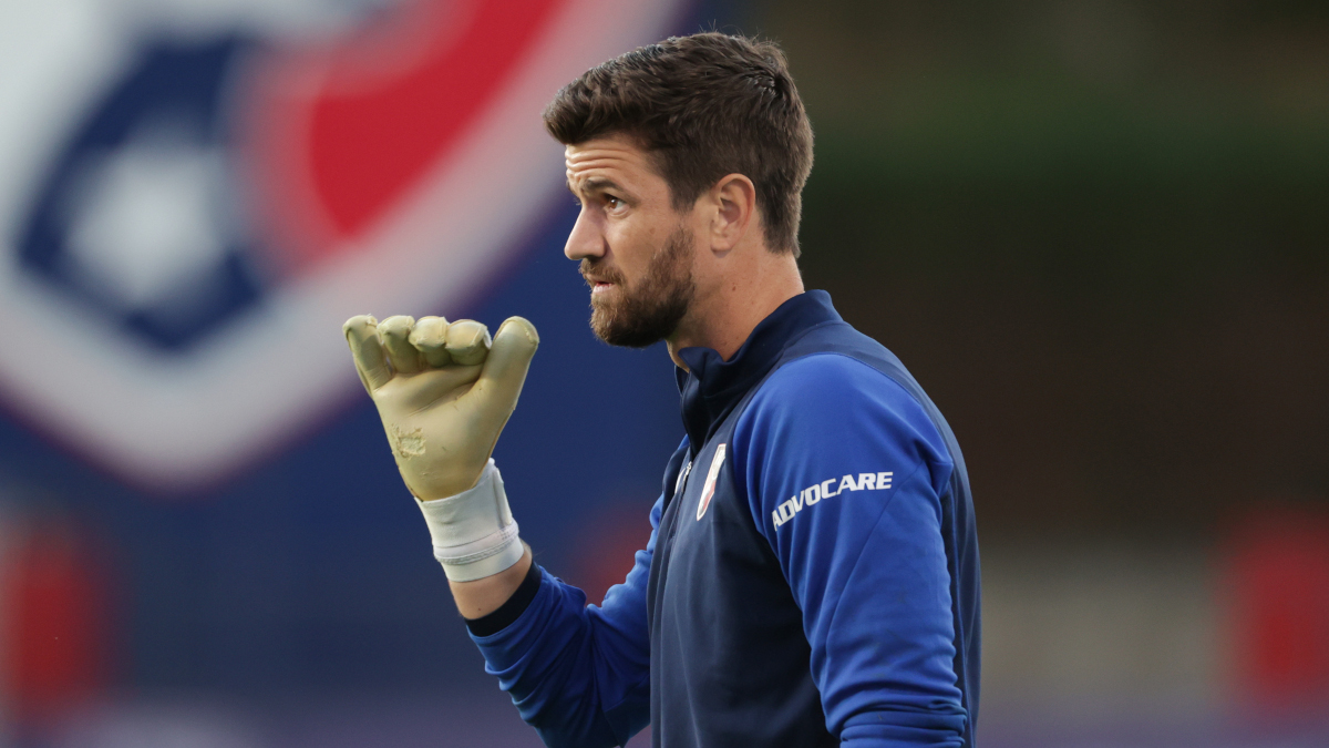 Dynamo sign GK Jimmy Maurer to two-year deal