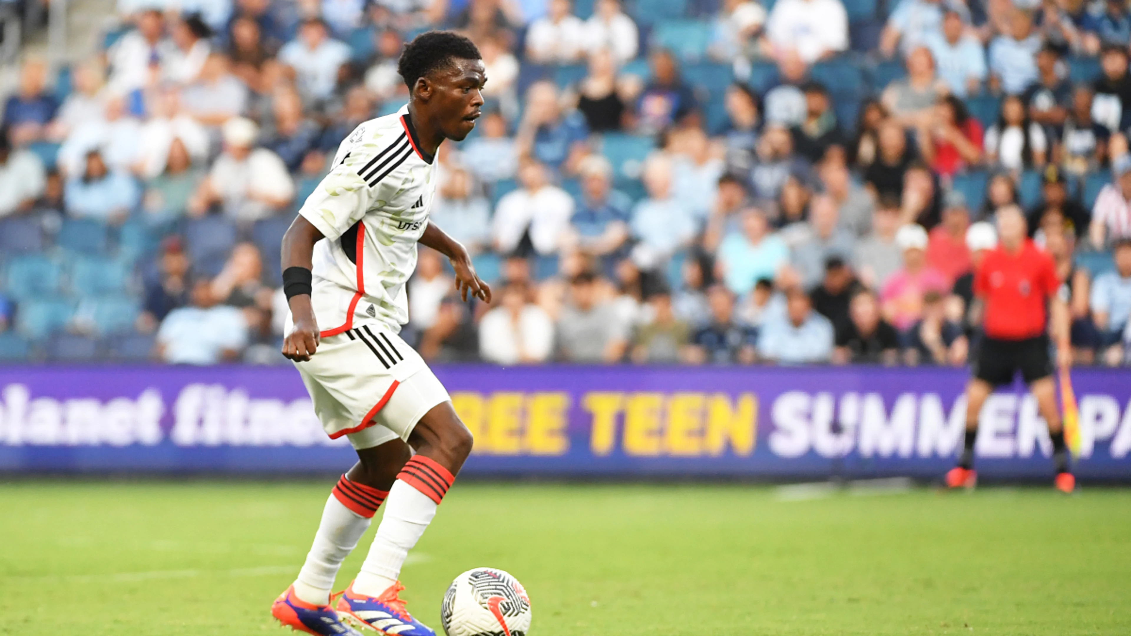 Sundowns sign Ntsabeleng on loan from USA