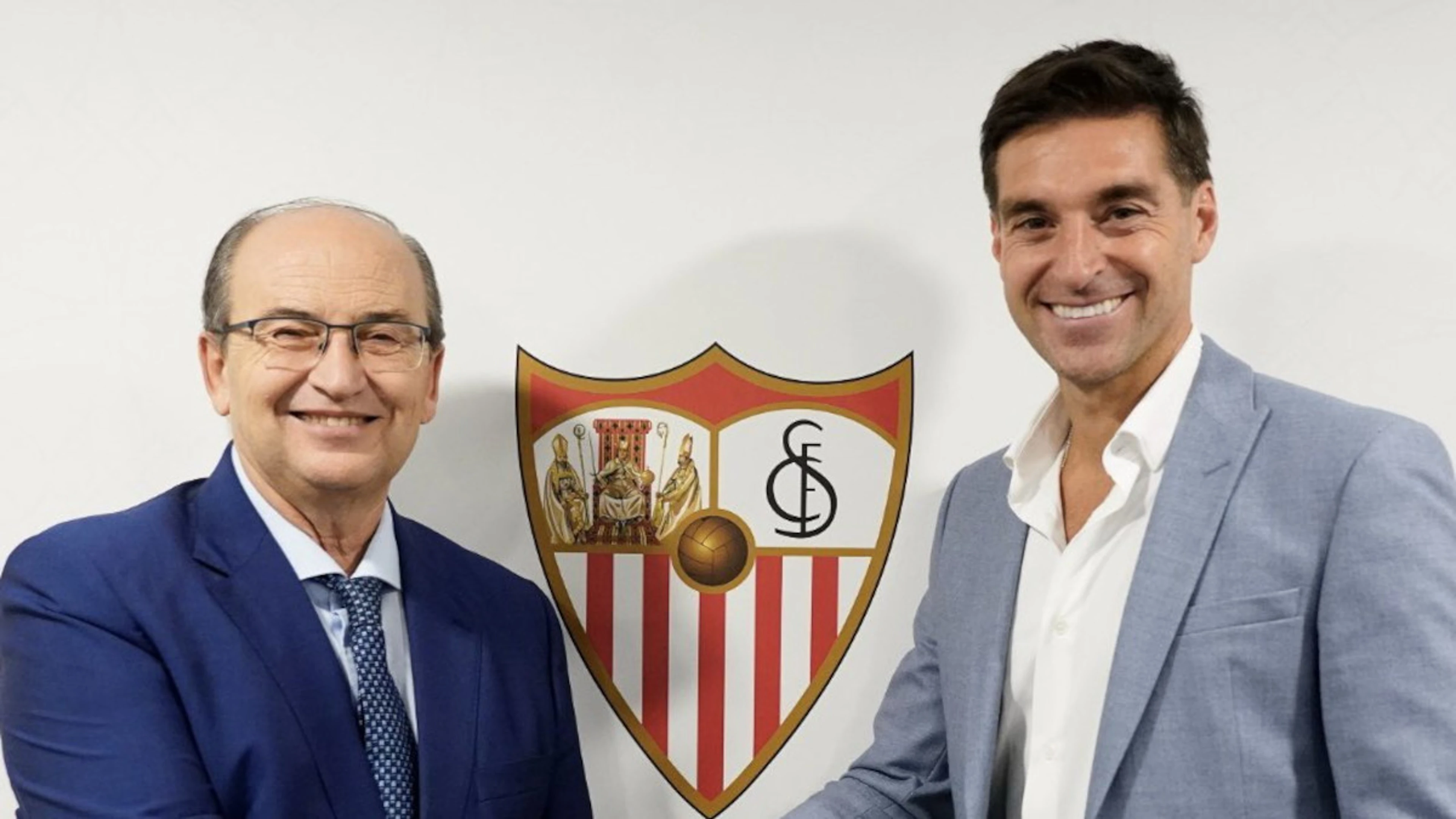 Sevilla appoints former Uruguay boss Diego Alonso