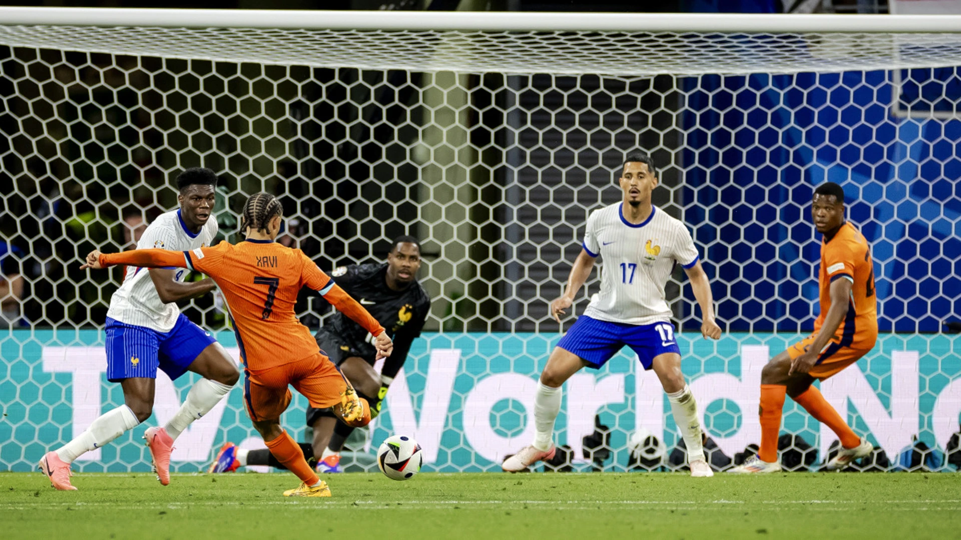 Netherlands coach Koeman says referee made mistake with disallowed goal