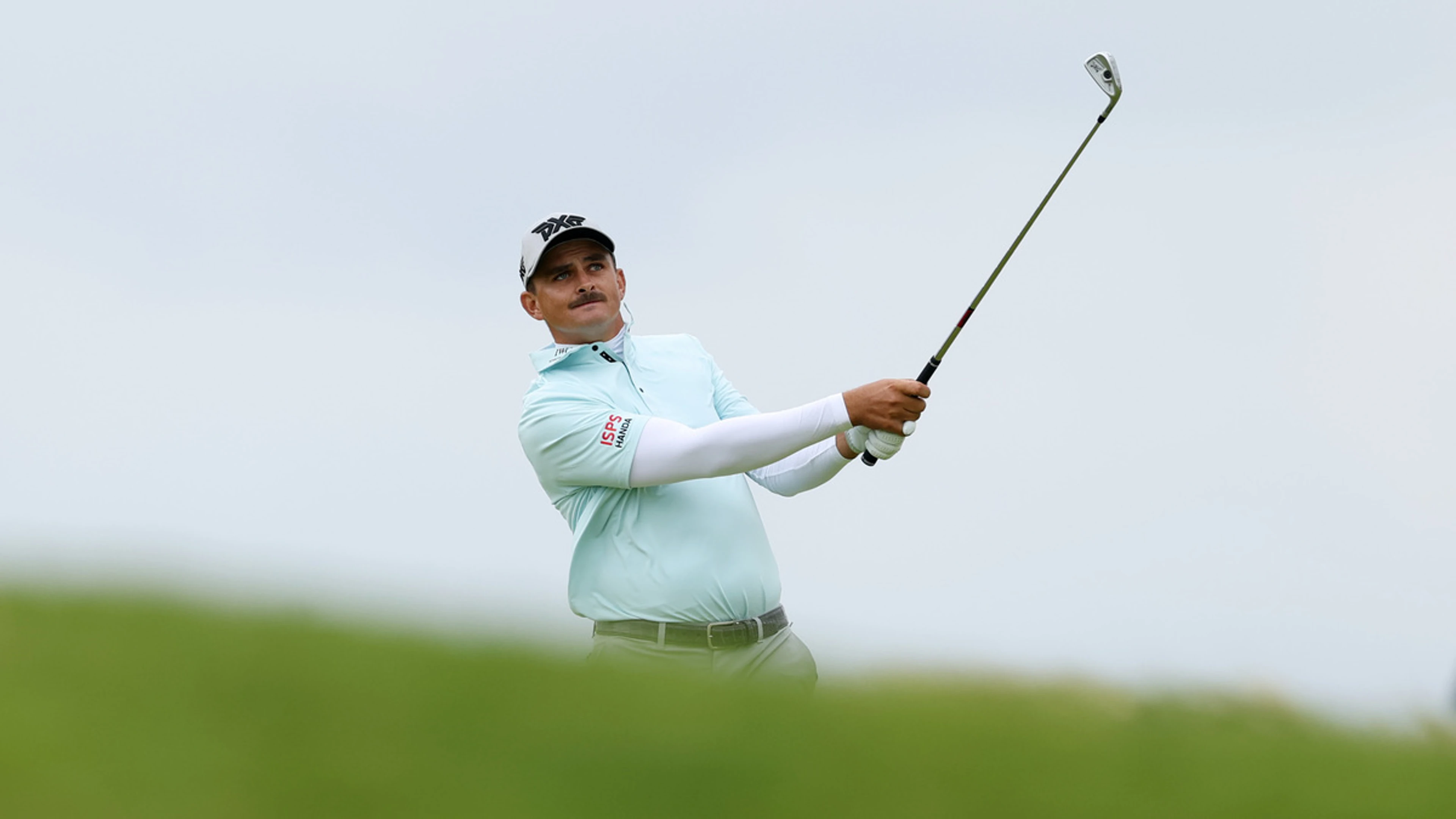 SA's Bezuidenhout shares Open lead, Scheffler and McIlroy stay in touch