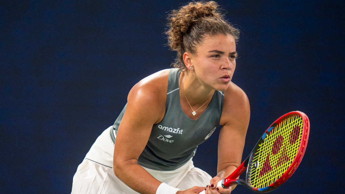 Paolini overcomes Bencic to reach Ningbo semis, Rybakina also through