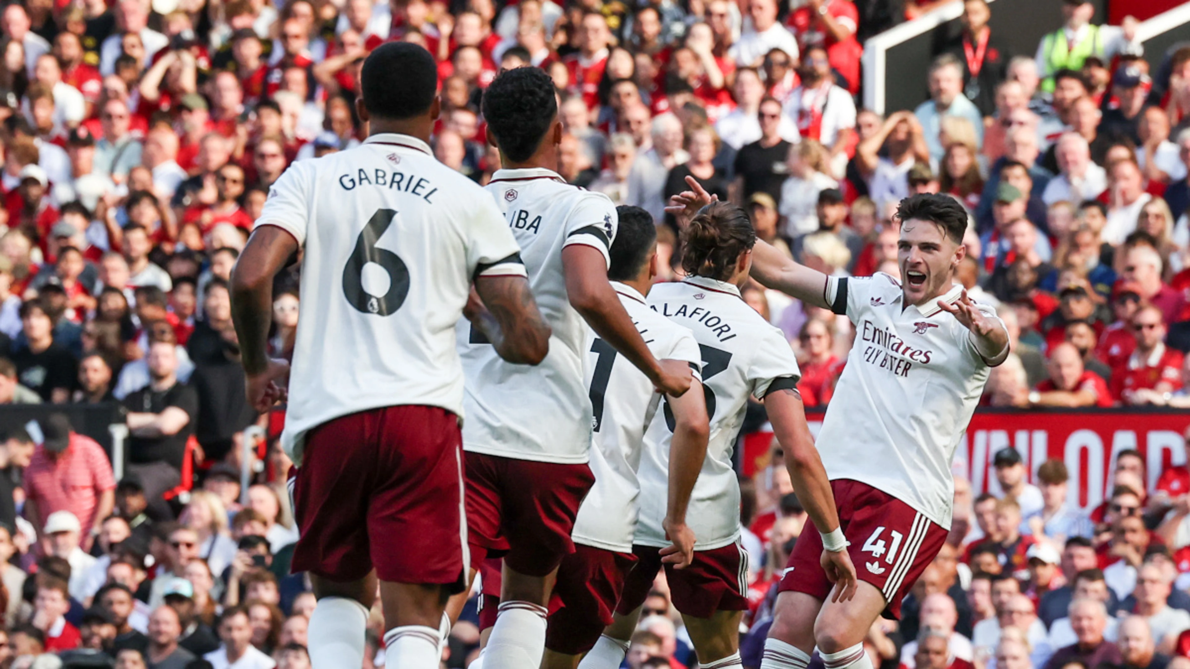 Arsenal capitalise on Bayindir error to beat Man United