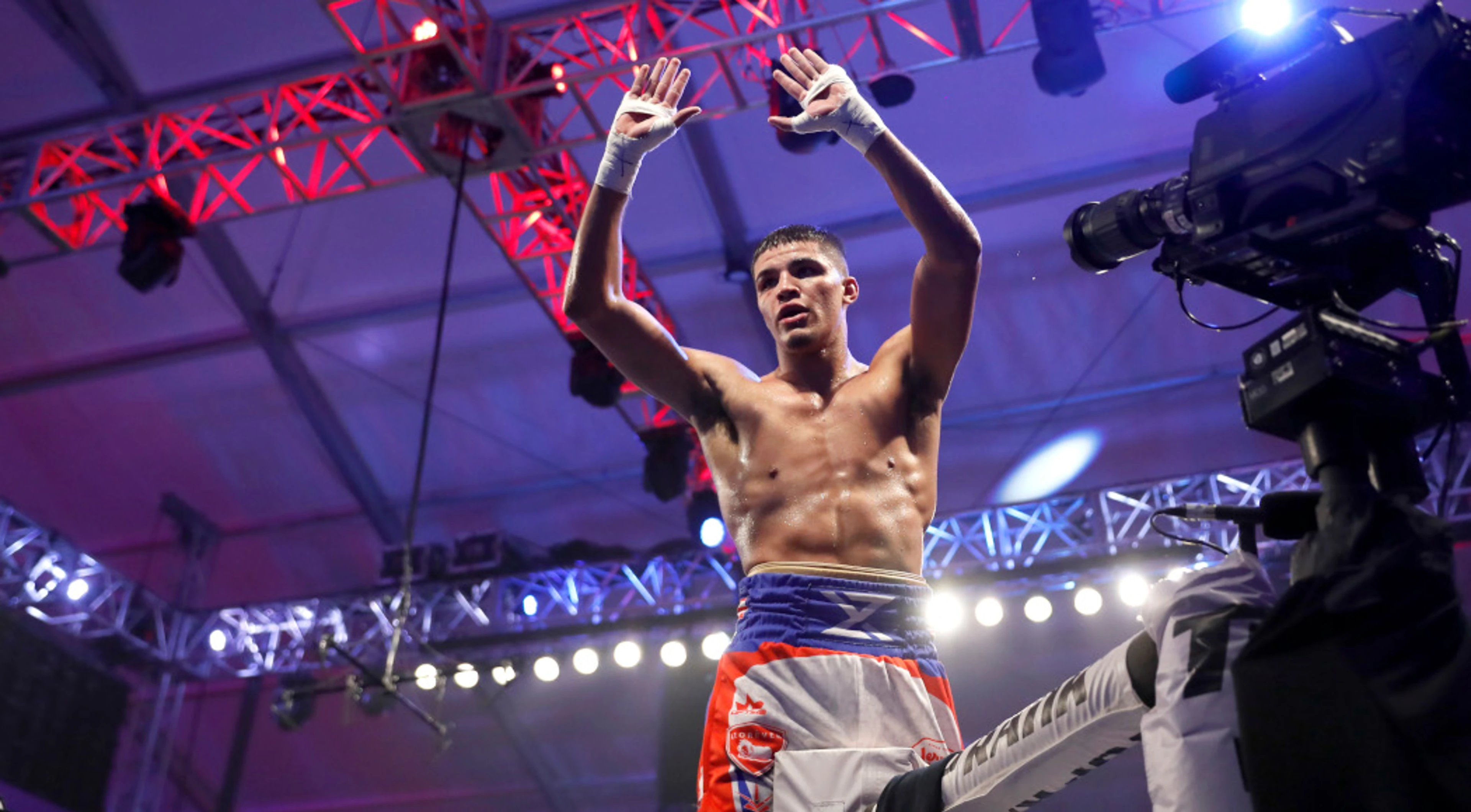 Former undisputed lightweight champion moves to junior welterweight