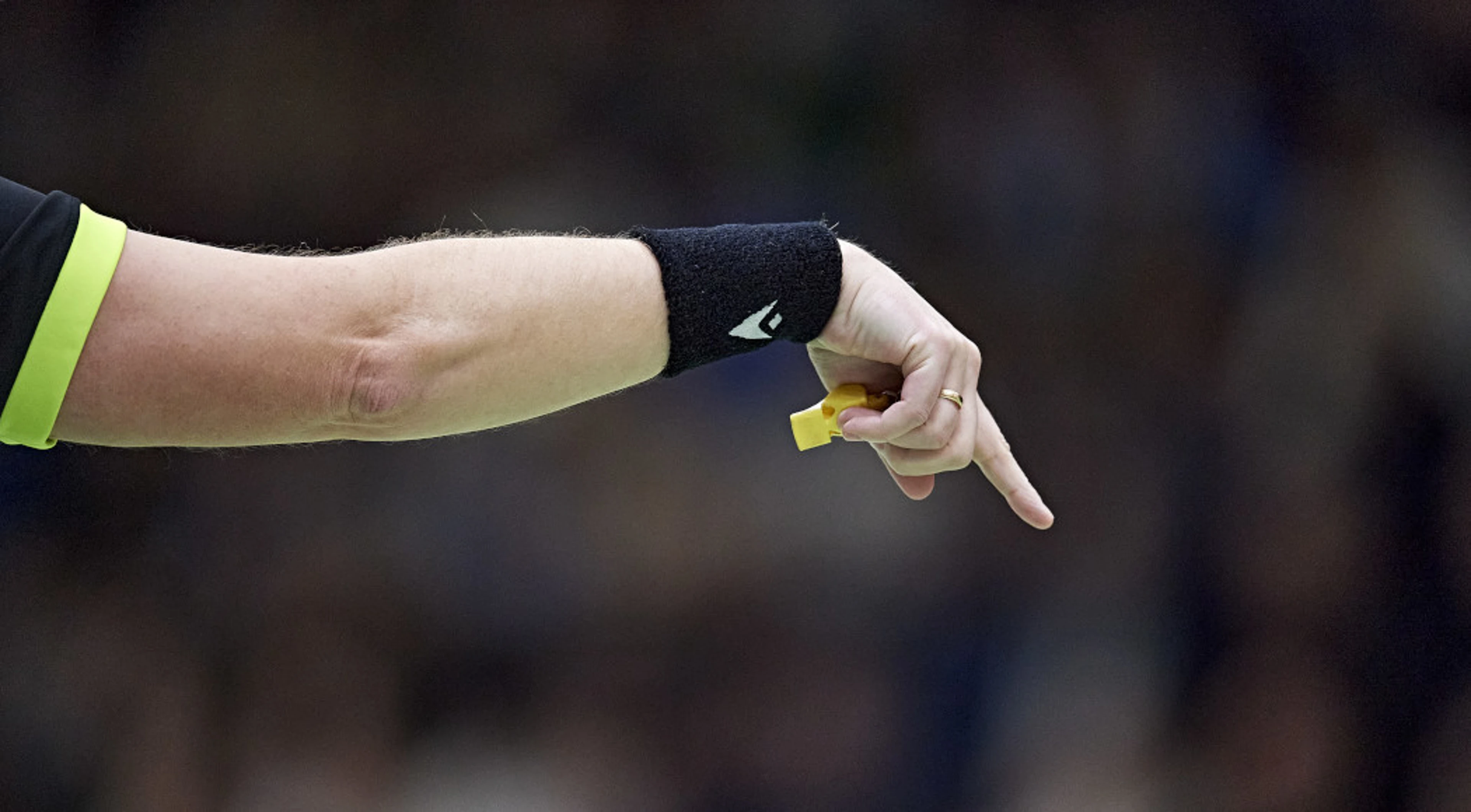 Egyptian FA suspend ref after he watched replay on phone