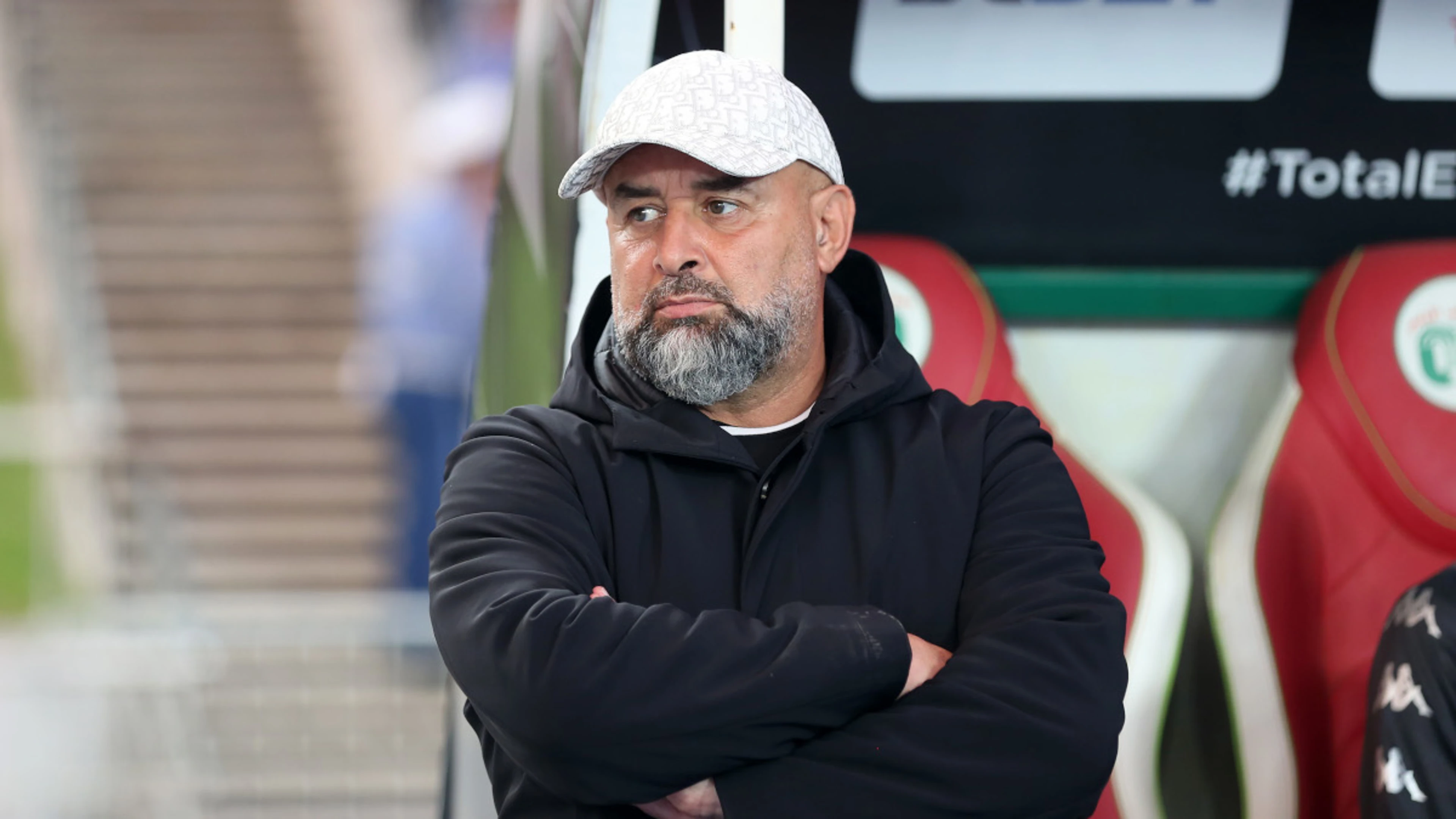 Benchikha resigns as USM Alger coach after being insulted by fans