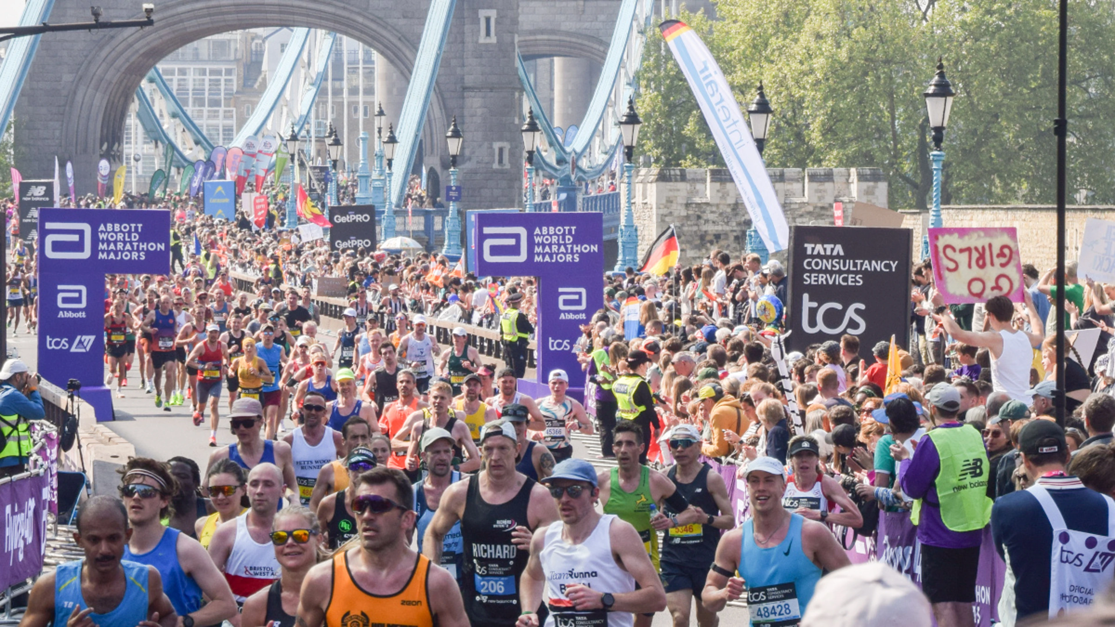 London Marathon breaks world record for number of finishers