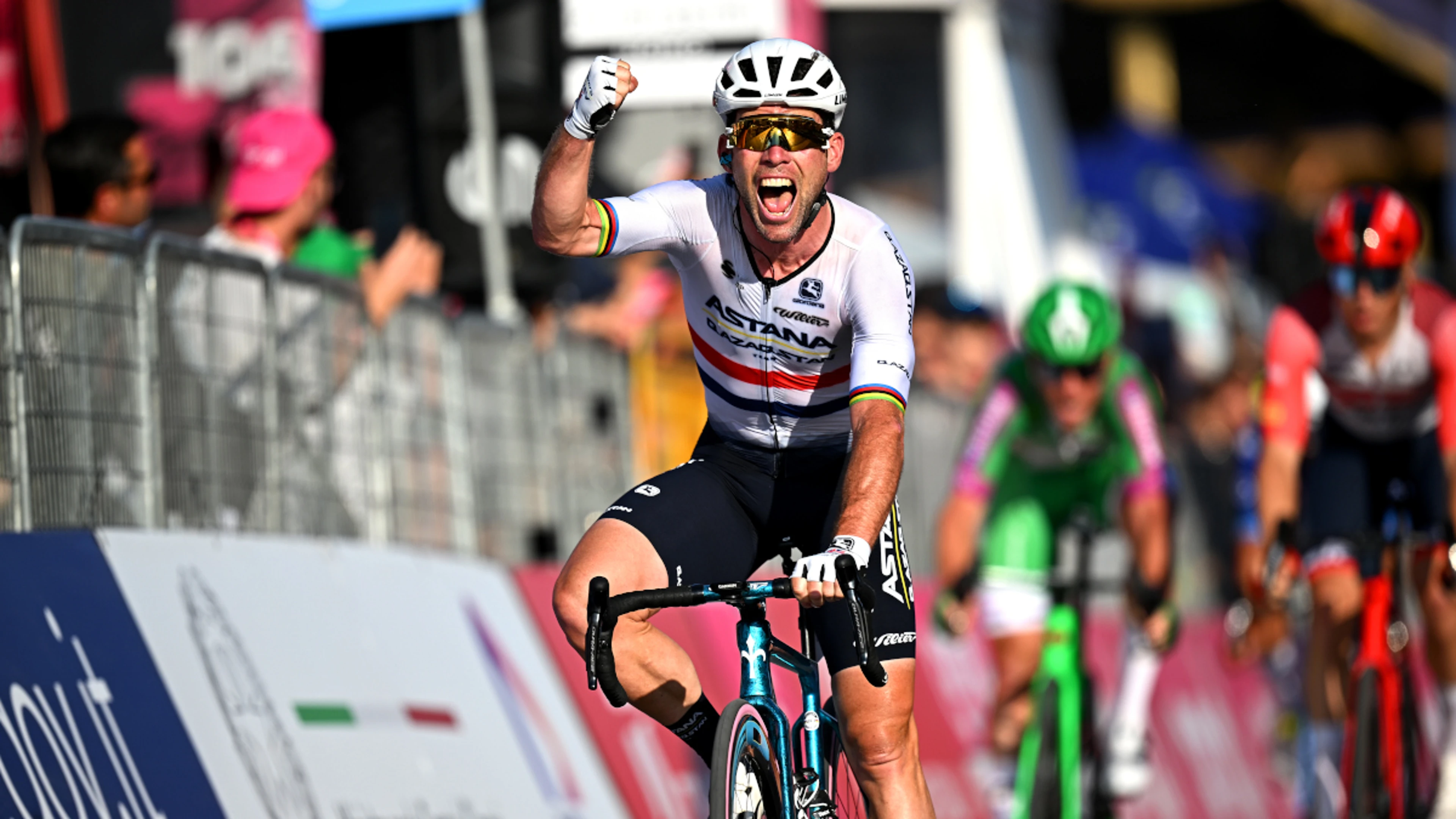 Cavendish delays retirement, signs extension with Astana-Qazaqstan