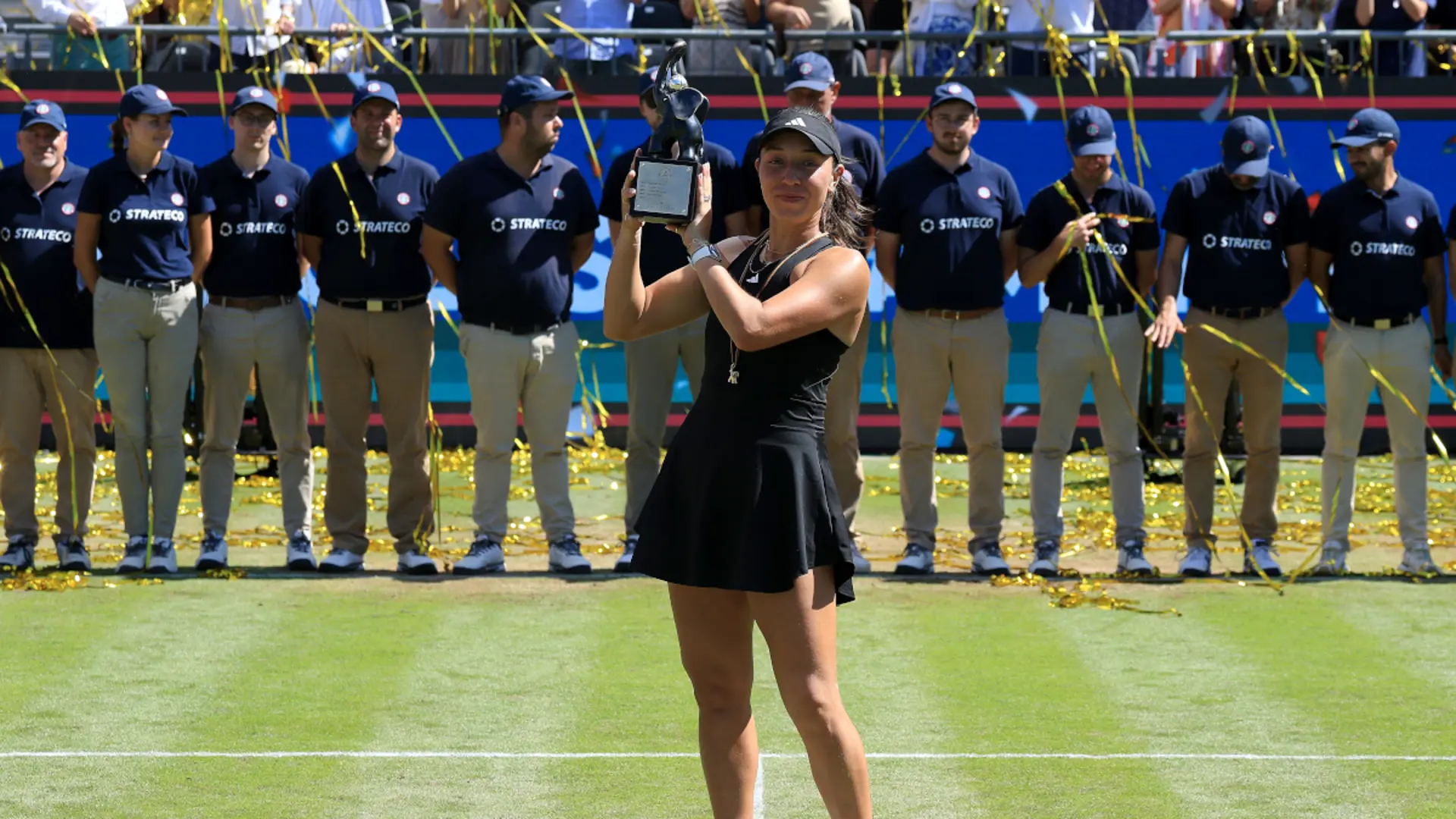 Top seed Pegula eases past Swiatek to win Bad Homburg title