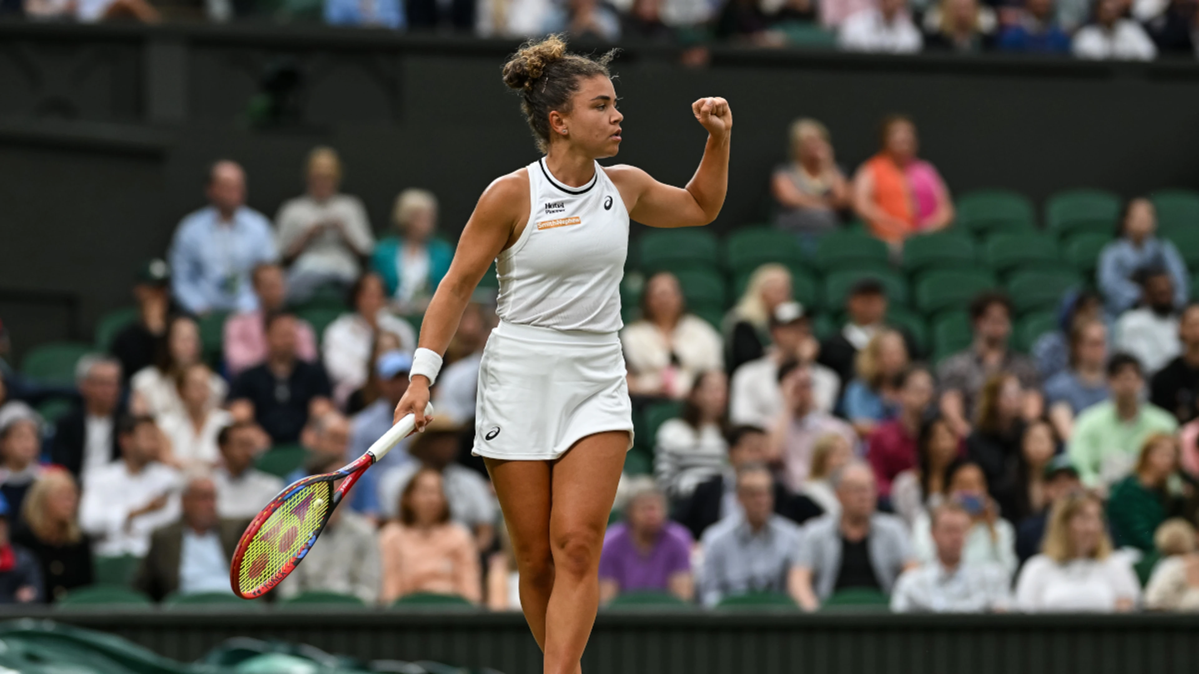 Paolini pummels Navarro to book Wimbledon semifinal with Vekic