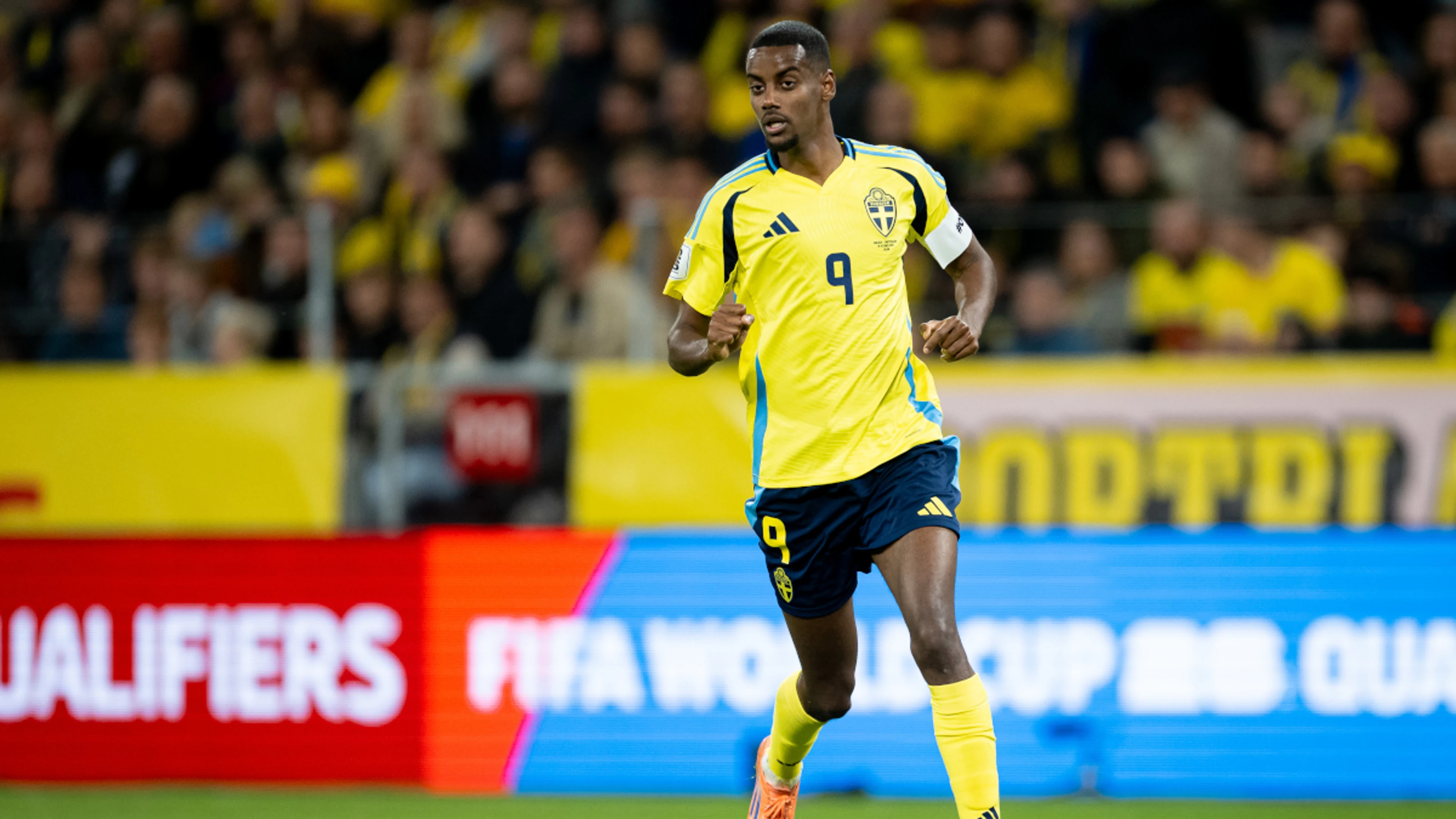 Potter picks injured Isak in his first Sweden squad, Gyokeres out