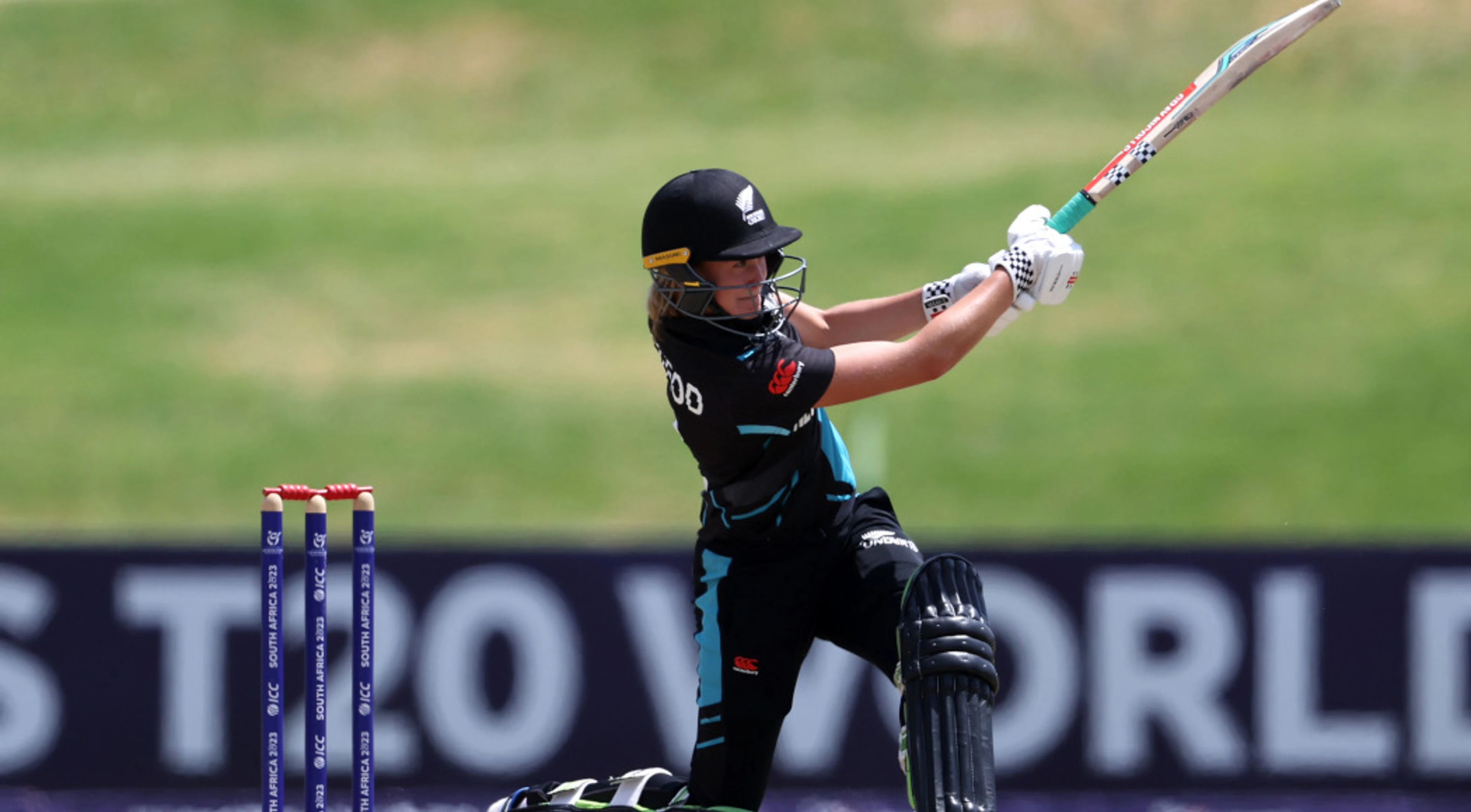 New Zealand confirm semifinal spot with victory over Pakistan