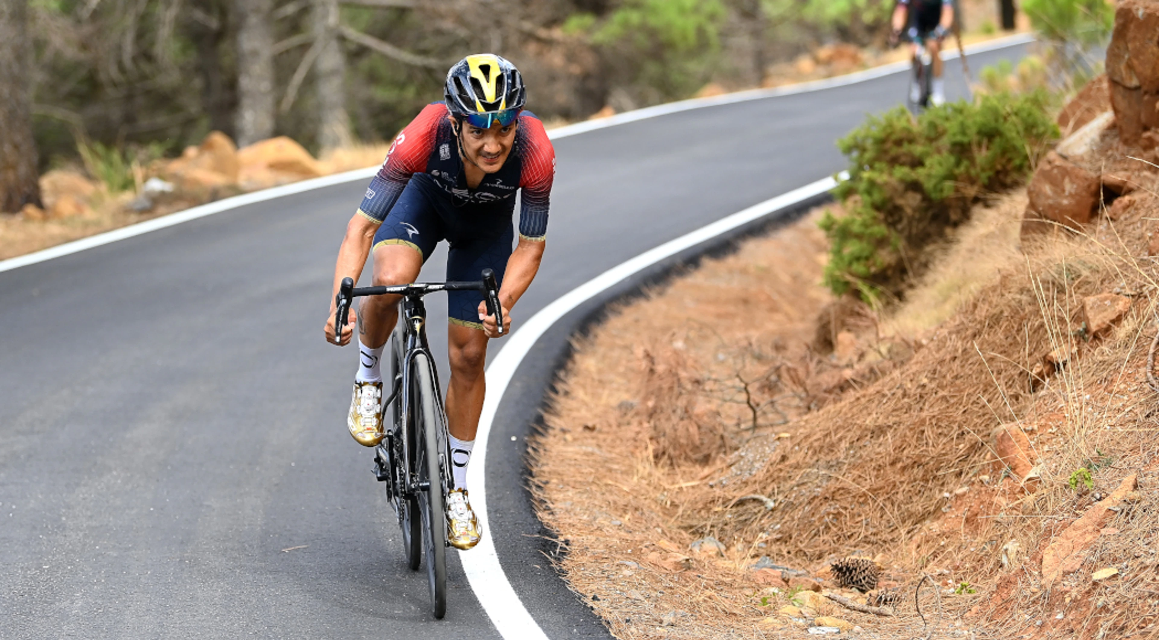 Carapaz climbs to Vuelta stage win as Evenepoel survives scare