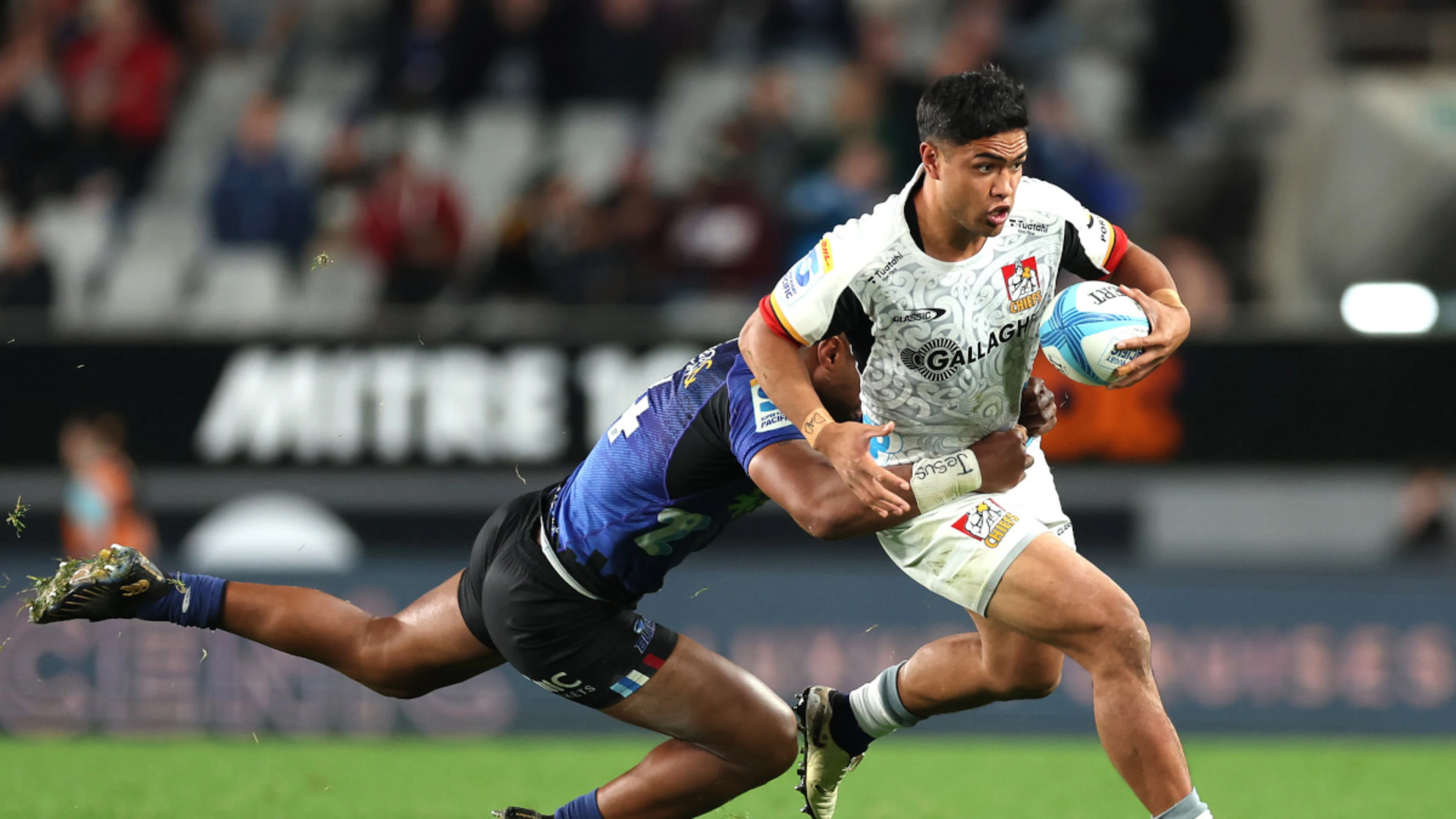 Late Chiefs try denies Blues and hands Super Rugby top spot to Hurricanes