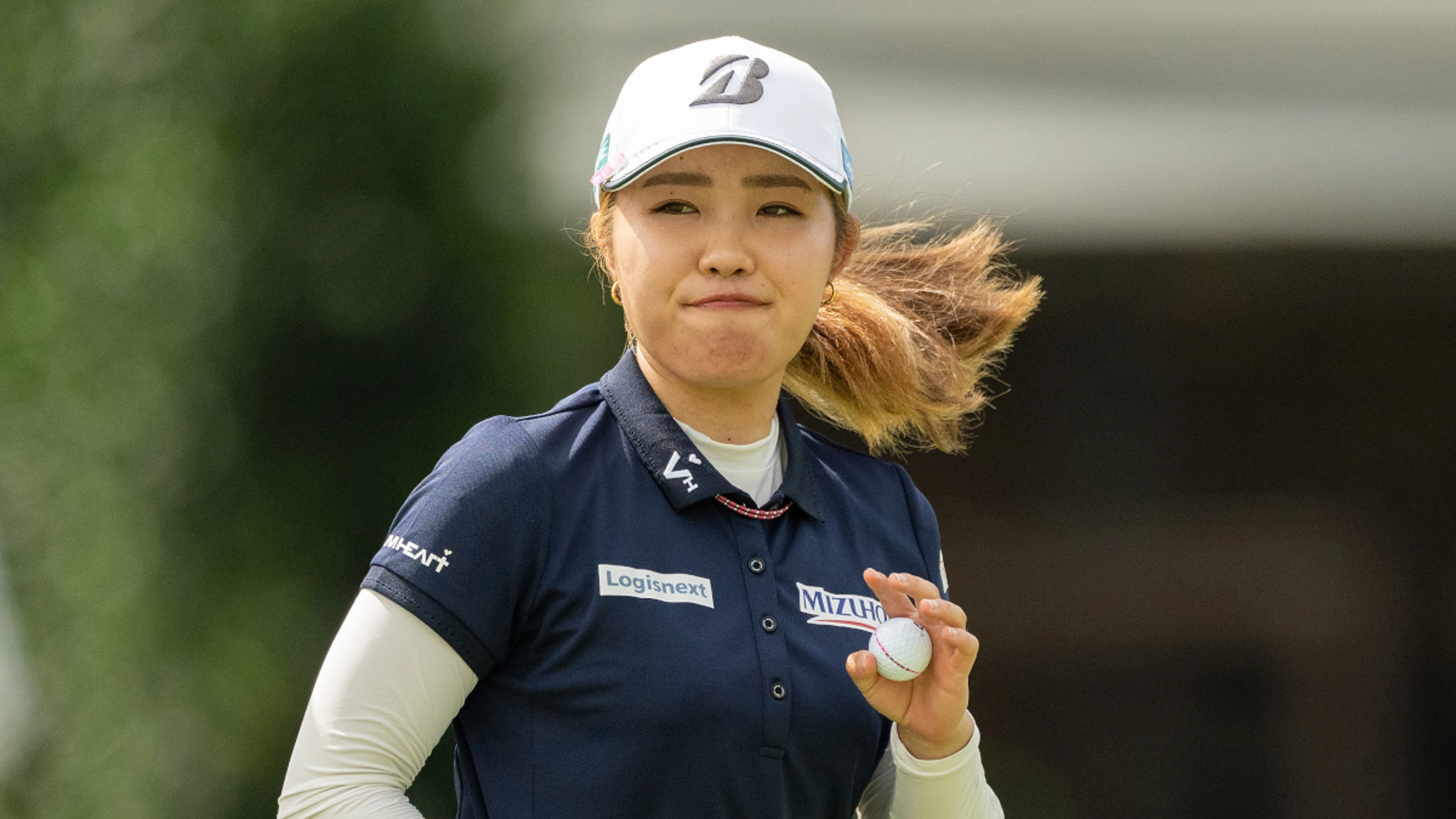 Furue keeps cool under sweltering heat to lead in Singapore