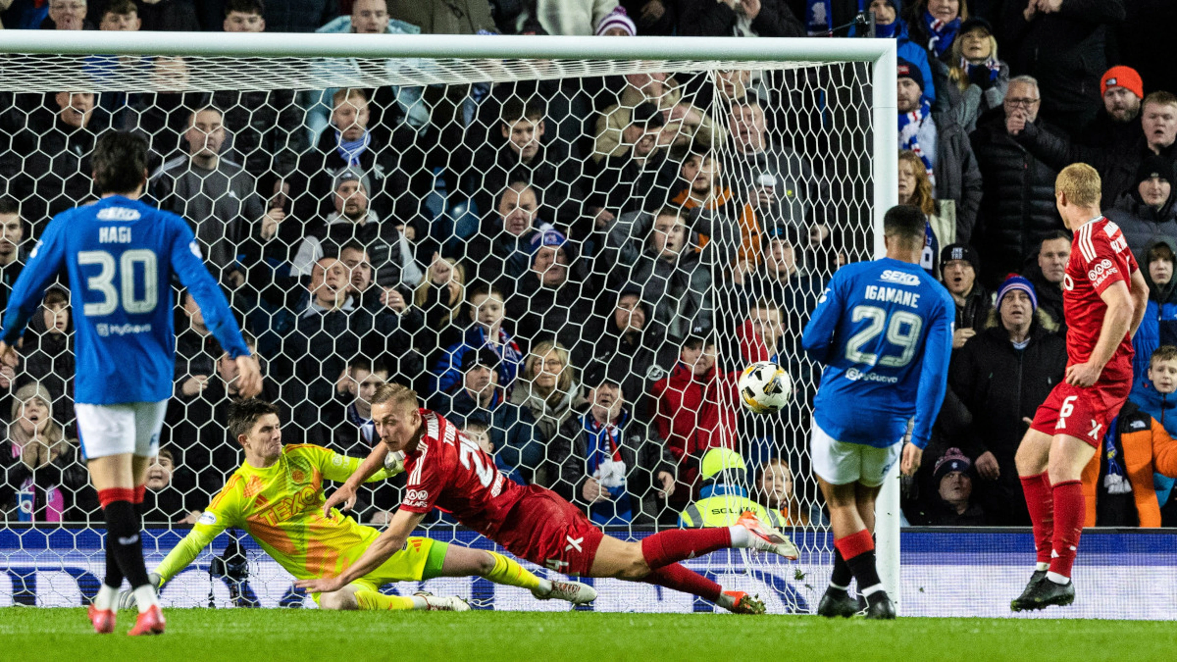 Rangers beat Aberdeen to ease pressure on Clement