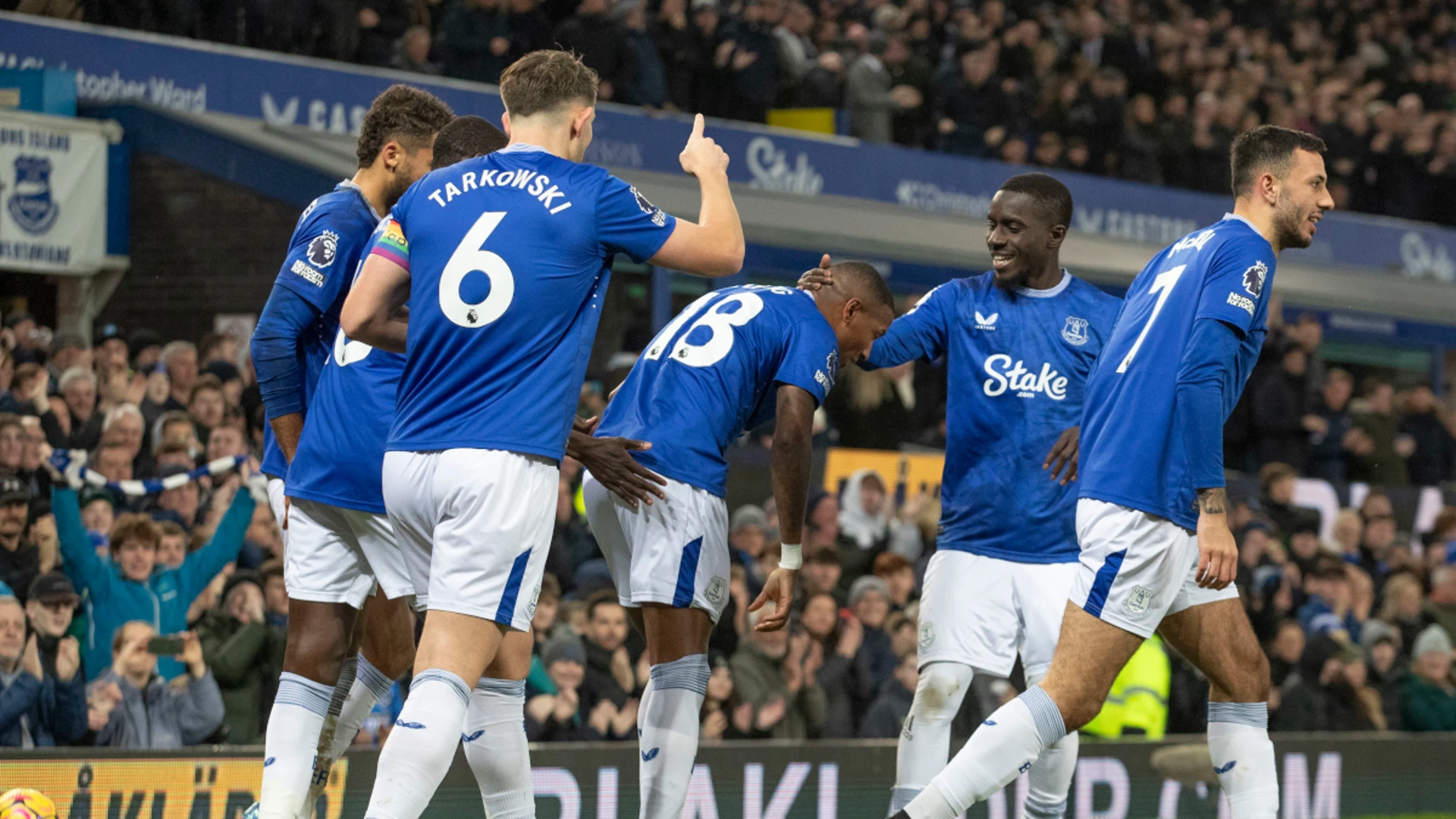 Everton out to dent Liverpool's title bid in last Goodison league derby