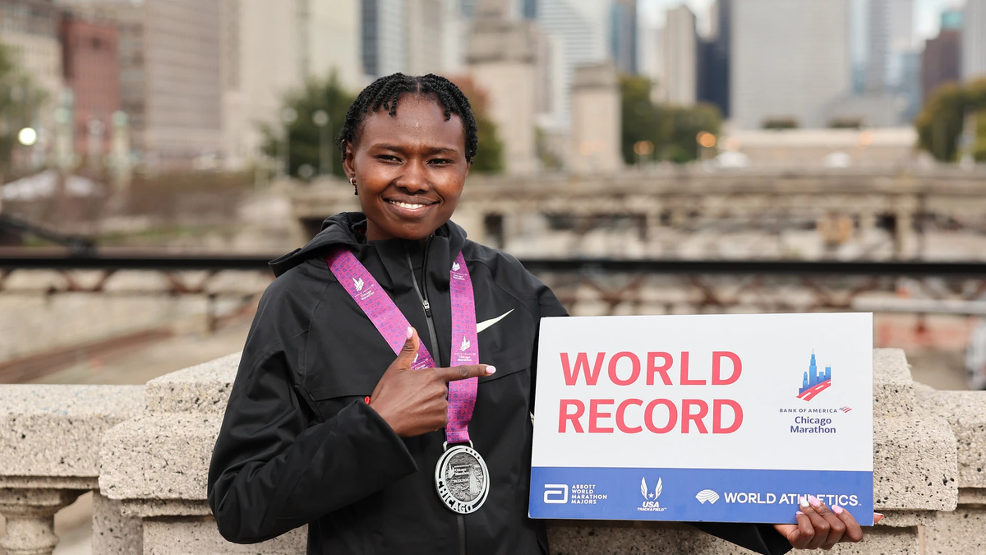 Chepngetich shatters women's marathon world record in Chicago