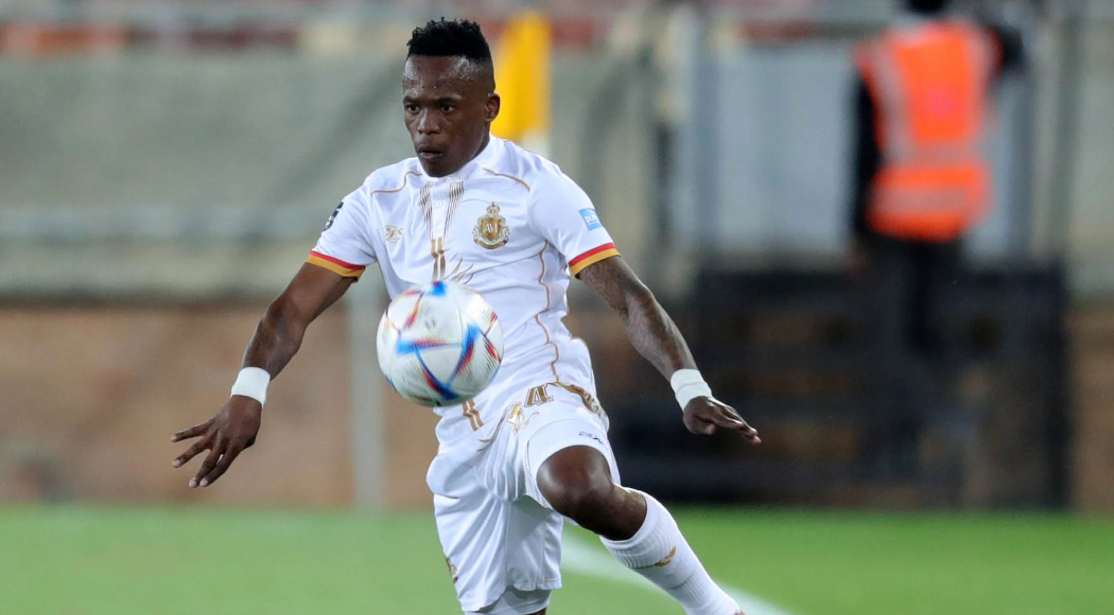 Royal, Richards to battle for spot