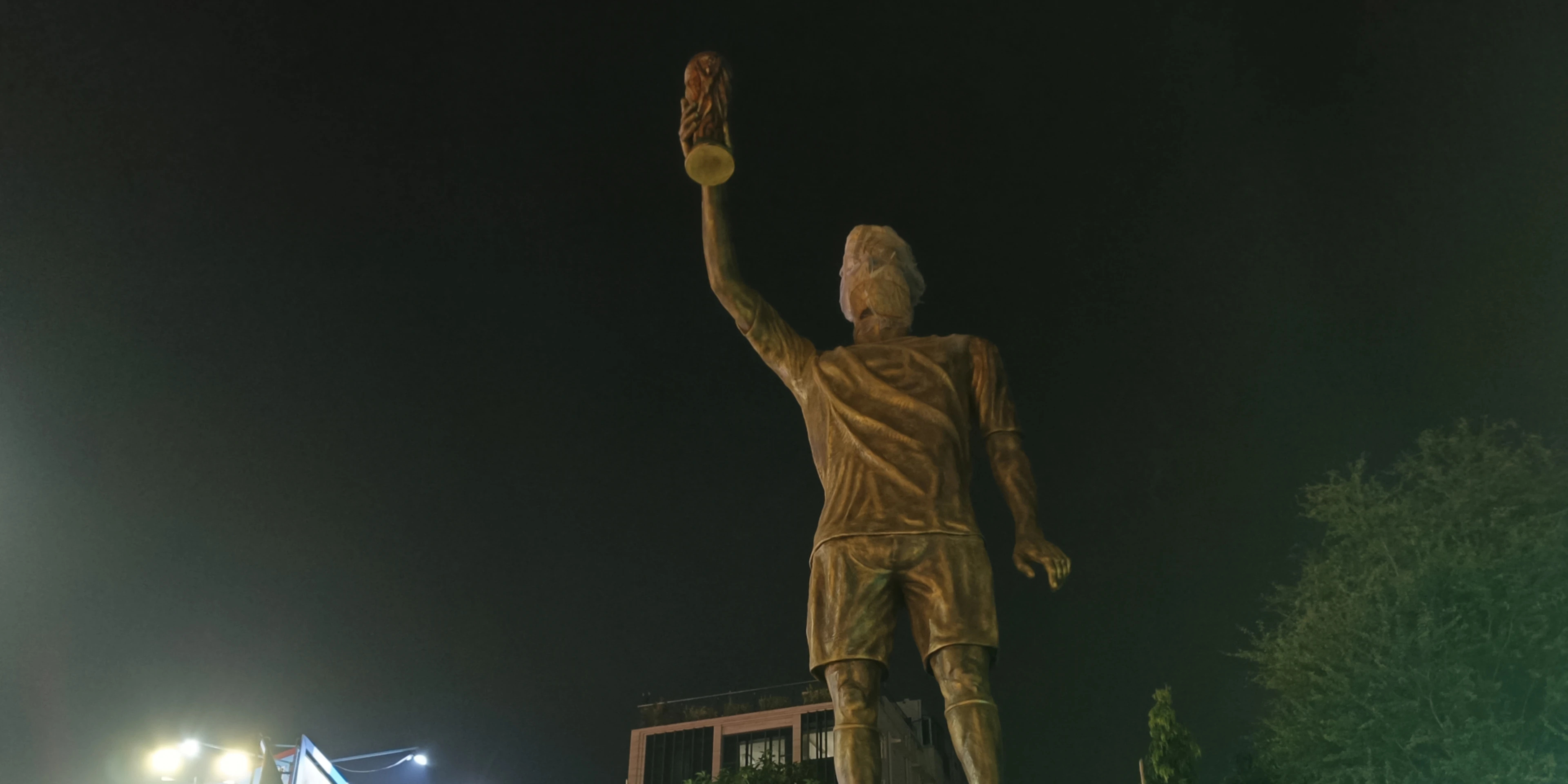 Messi to unveil 21-metre statue of himself on India 'GOAT' tour