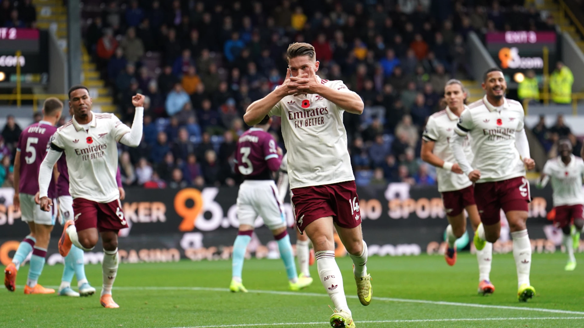 Gyokeres on target as leaders Arsenal beat Burnley