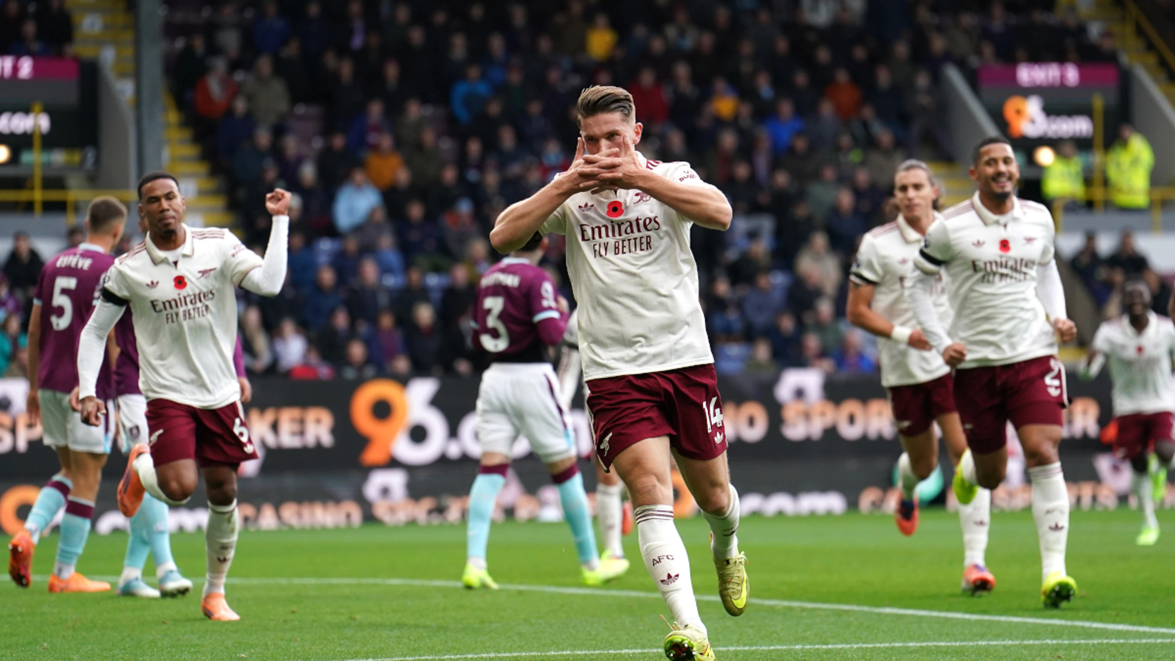 Gyokeres on target as leaders Arsenal beat Burnley