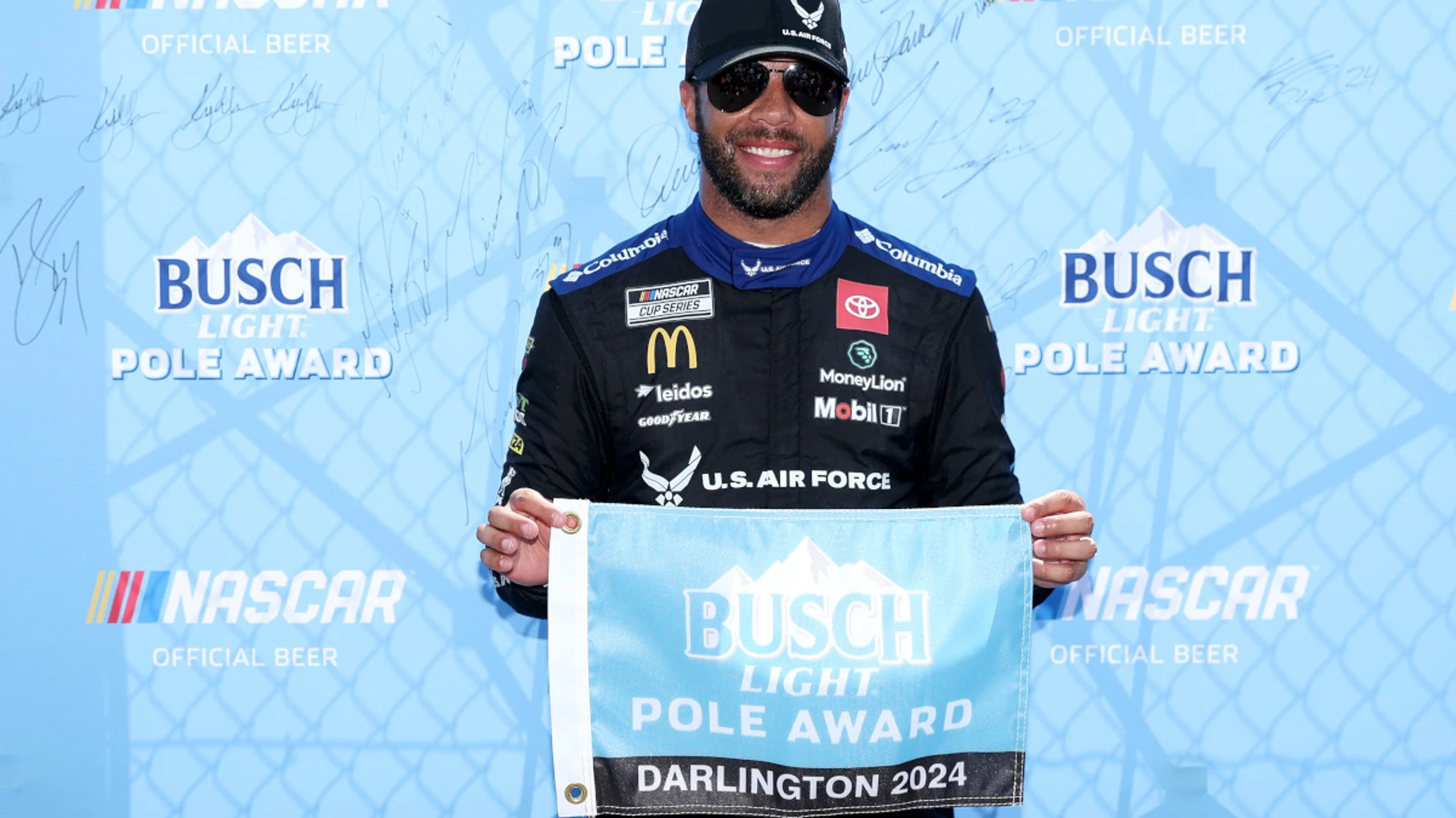 Wallace captures pole for regular-season finale