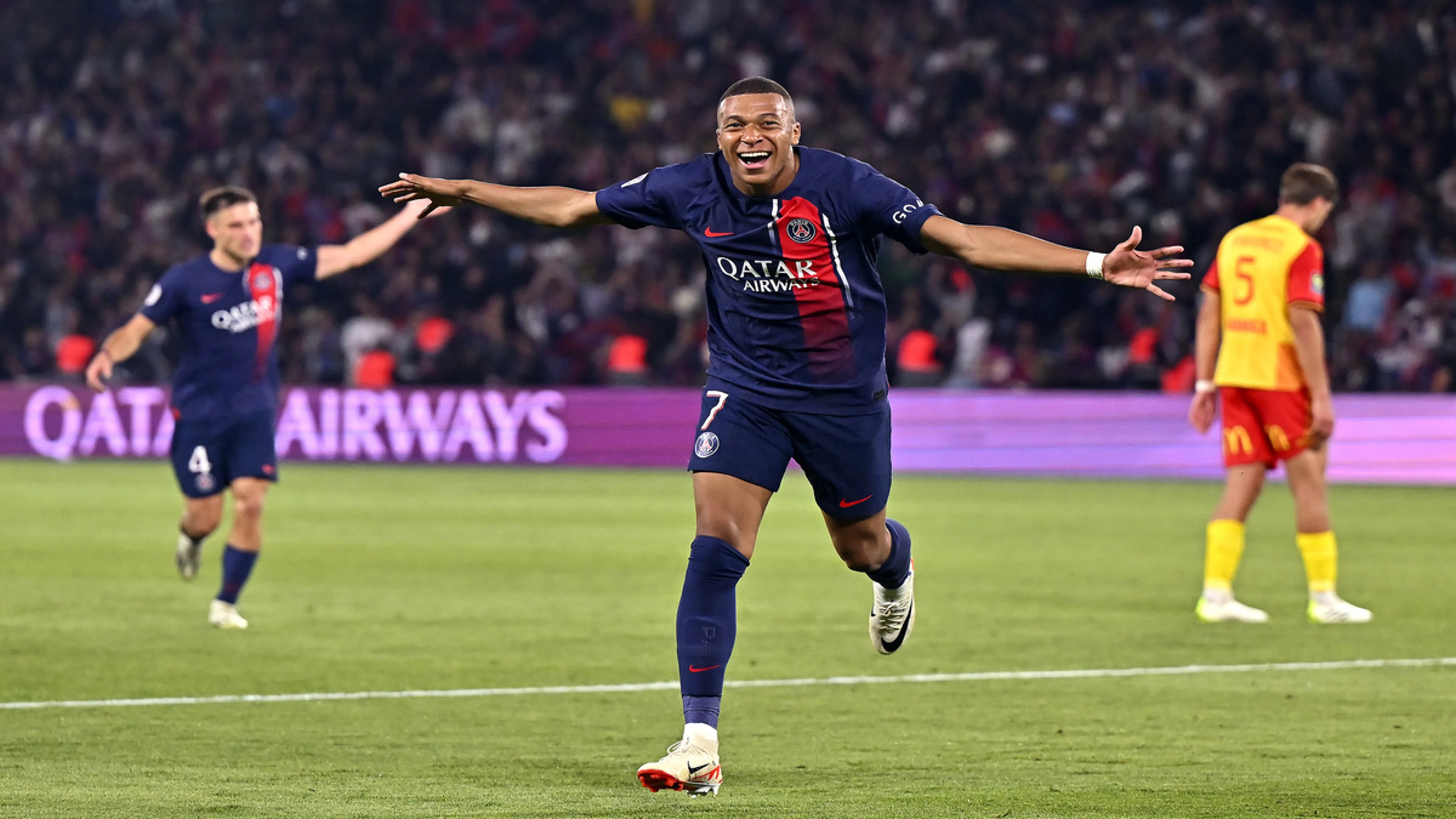 Mbappe dominates on home return as PSG outclass Lens