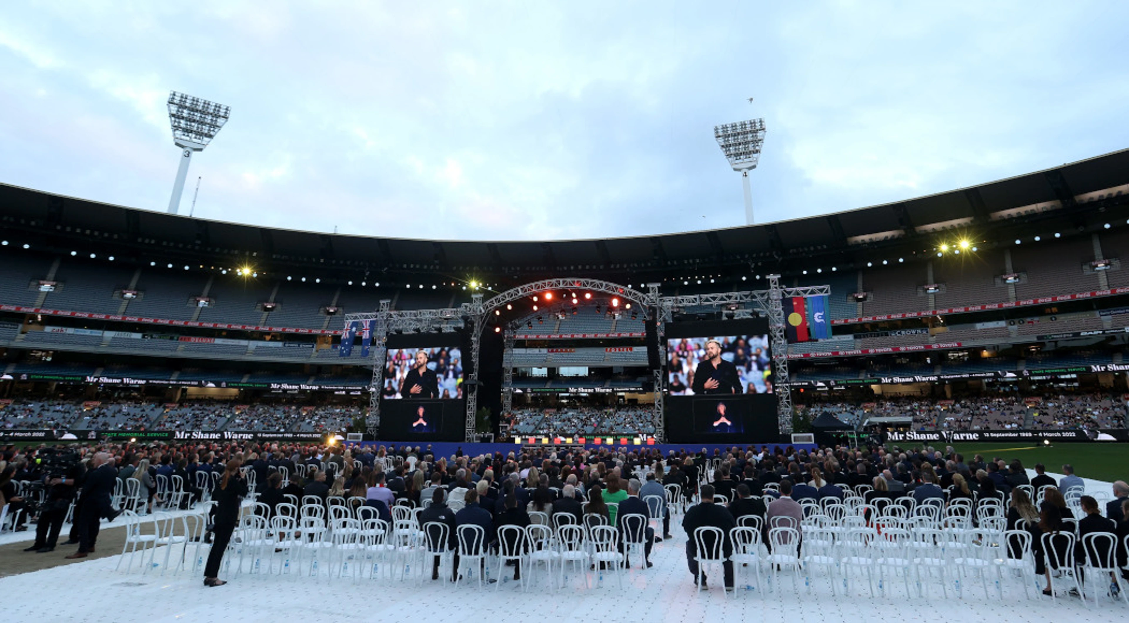 Thousands bid farewell to cricket legend Shane Warne